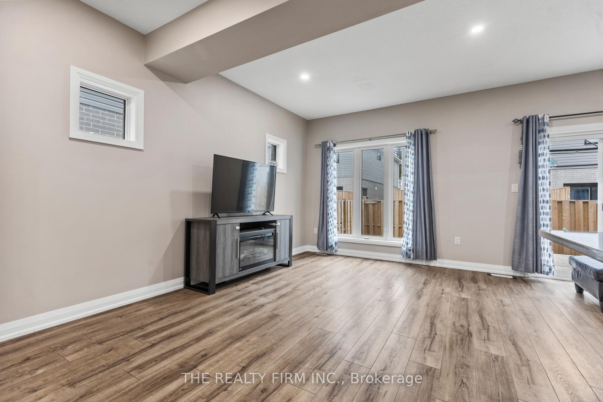 Photo 10 of Unit 22, 1 Miller Drive, Lucan Biddulph, Lucan — HOMEH