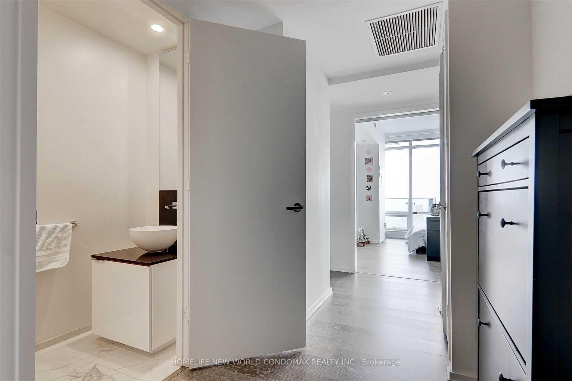 Photo 4 of Unit 6904, 1 Bloor Street E, Toronto, Church-Yonge Corridor — HOMEH