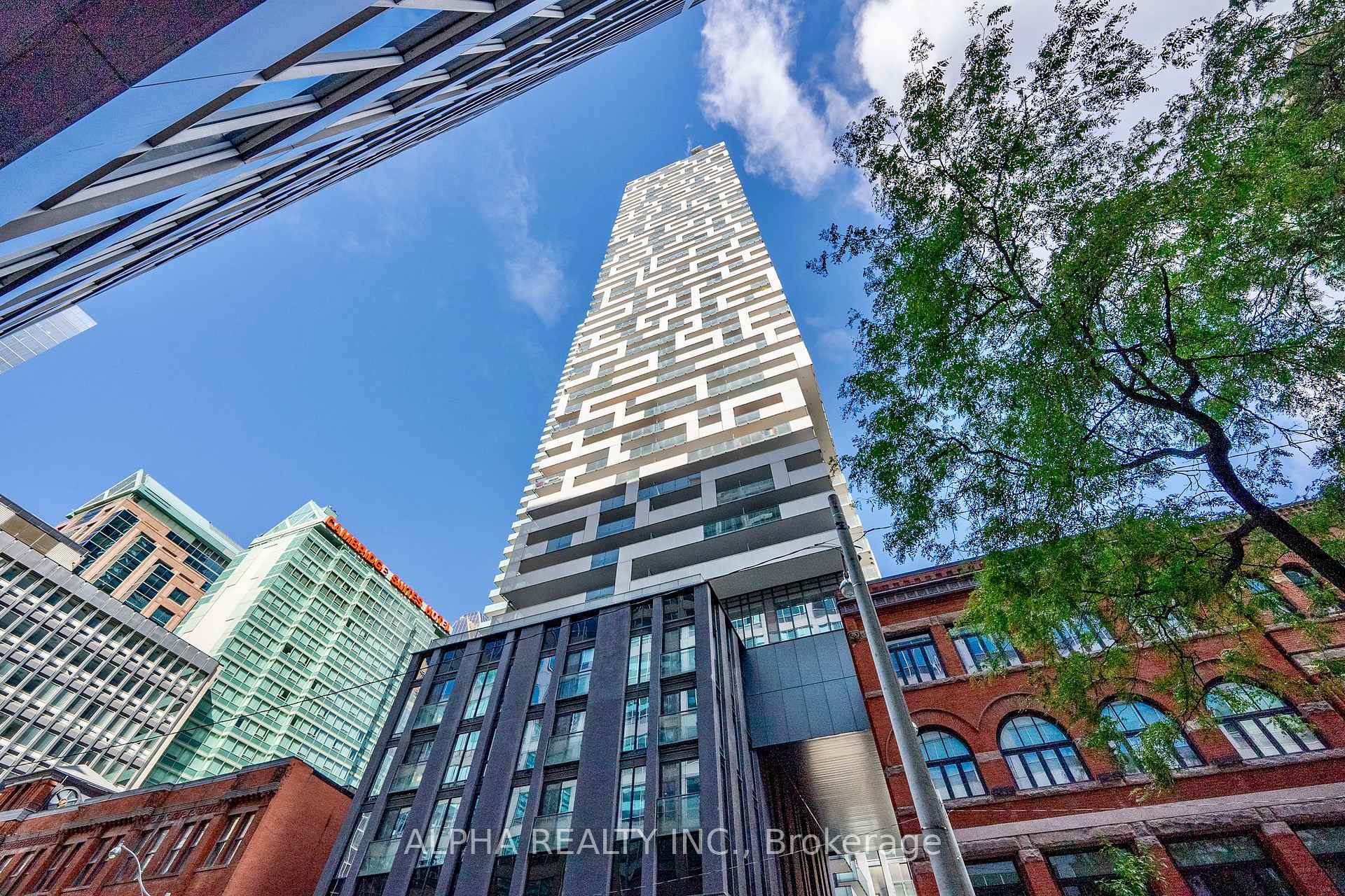 Front of Unit 3907, 20 Lombard Street