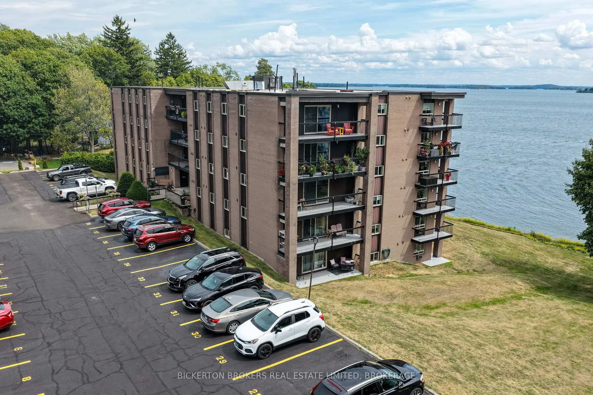 Front of Unit 301, 610 William Street S