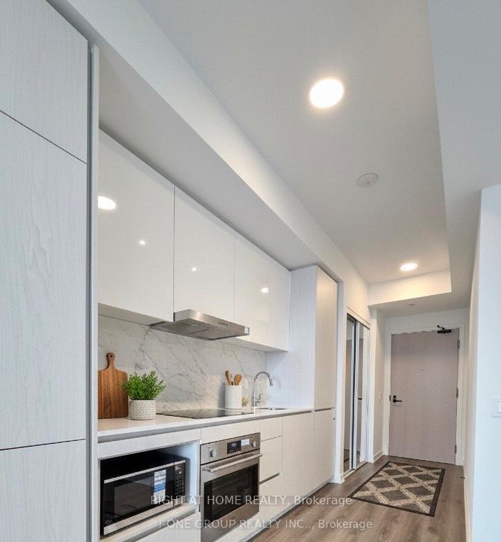 Photo 6 of Unit 811, 8 Interchange Way, Vaughan, Vaughan Corporate Centre — HOMEH