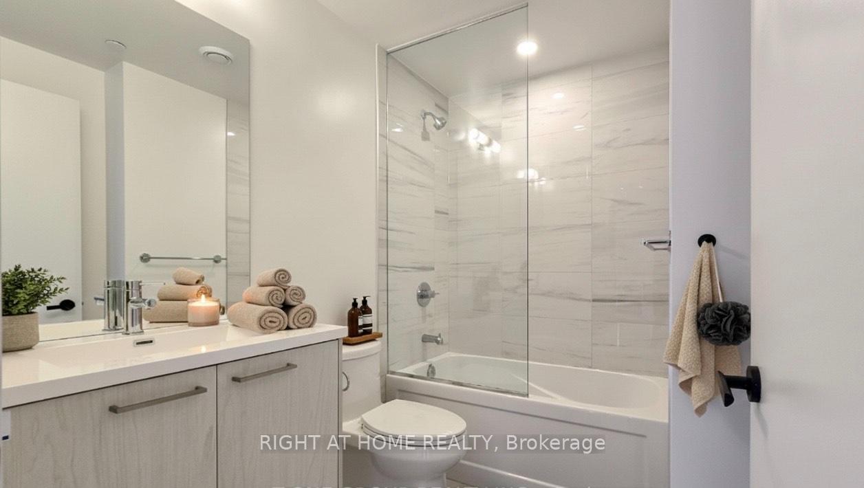 Photo 9 of Unit 811, 8 Interchange Way, Vaughan, Vaughan Corporate Centre — HOMEH