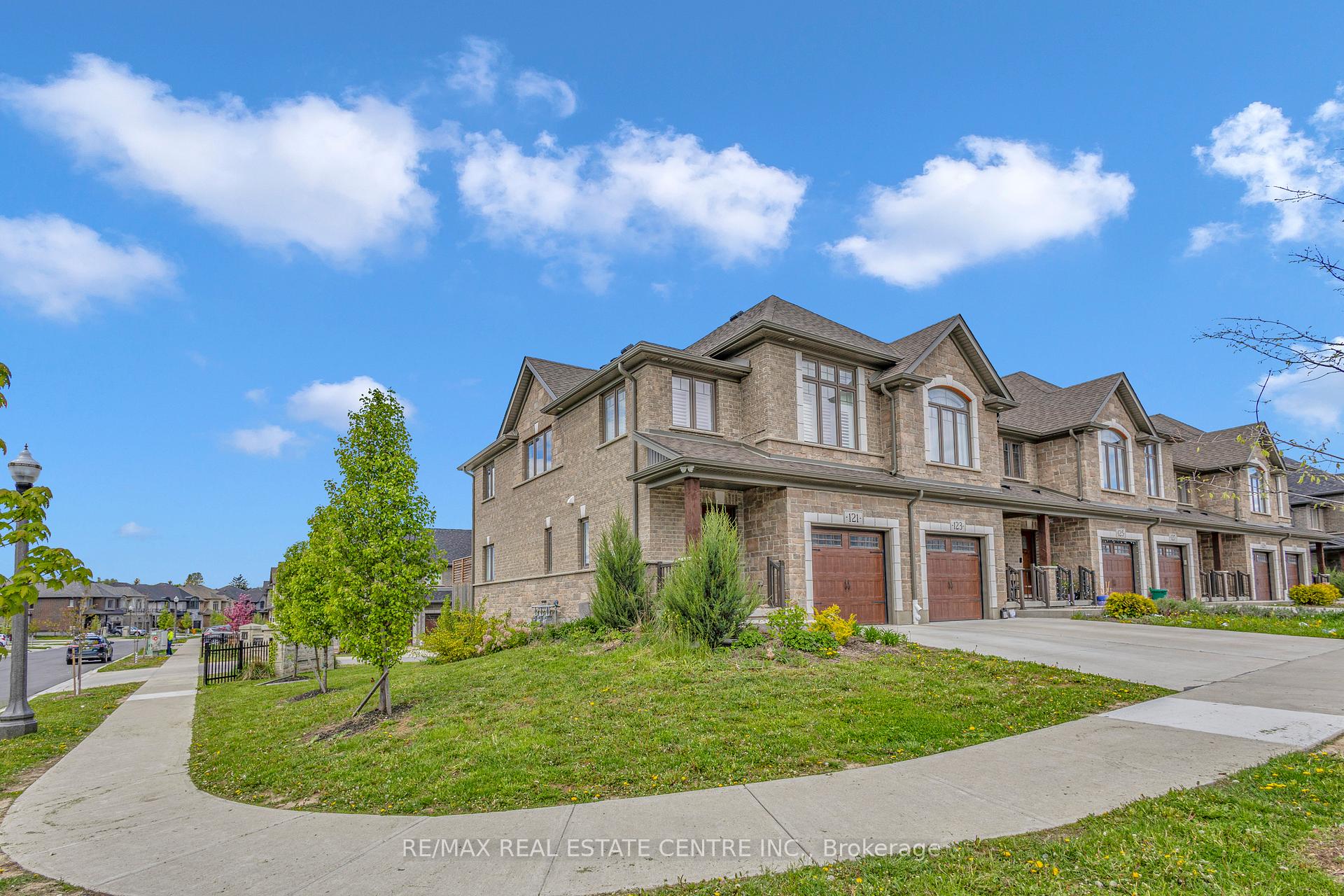 Photo 2 of 121 Hollybrook Trail, Kitchener, Doon South — HOMEH