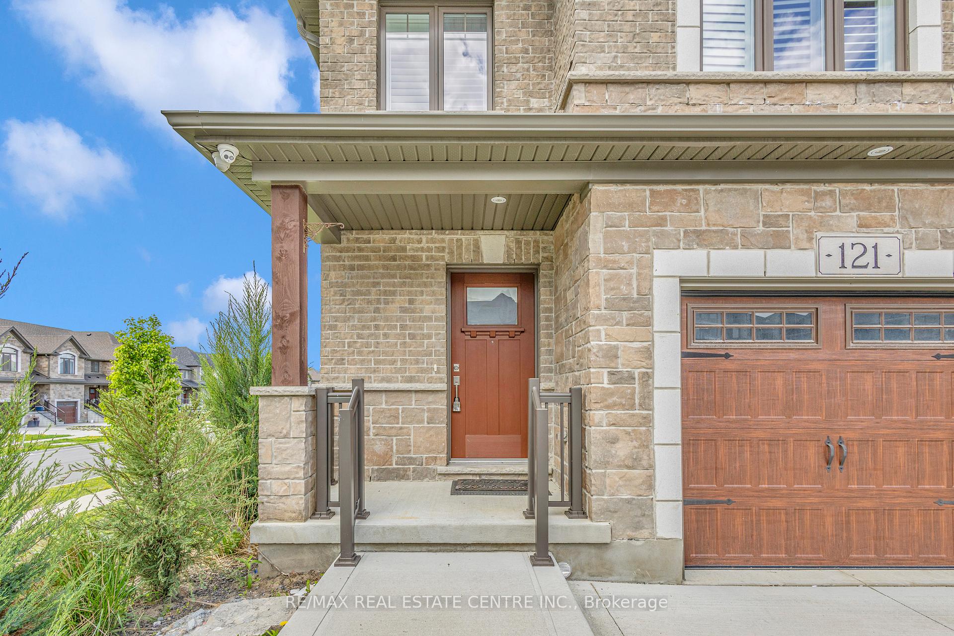 Photo 4 of 121 Hollybrook Trail, Kitchener, Doon South — HOMEH