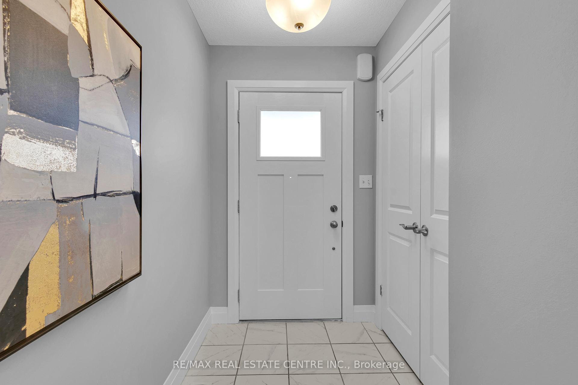 Photo 5 of 121 Hollybrook Trail, Kitchener, Doon South — HOMEH