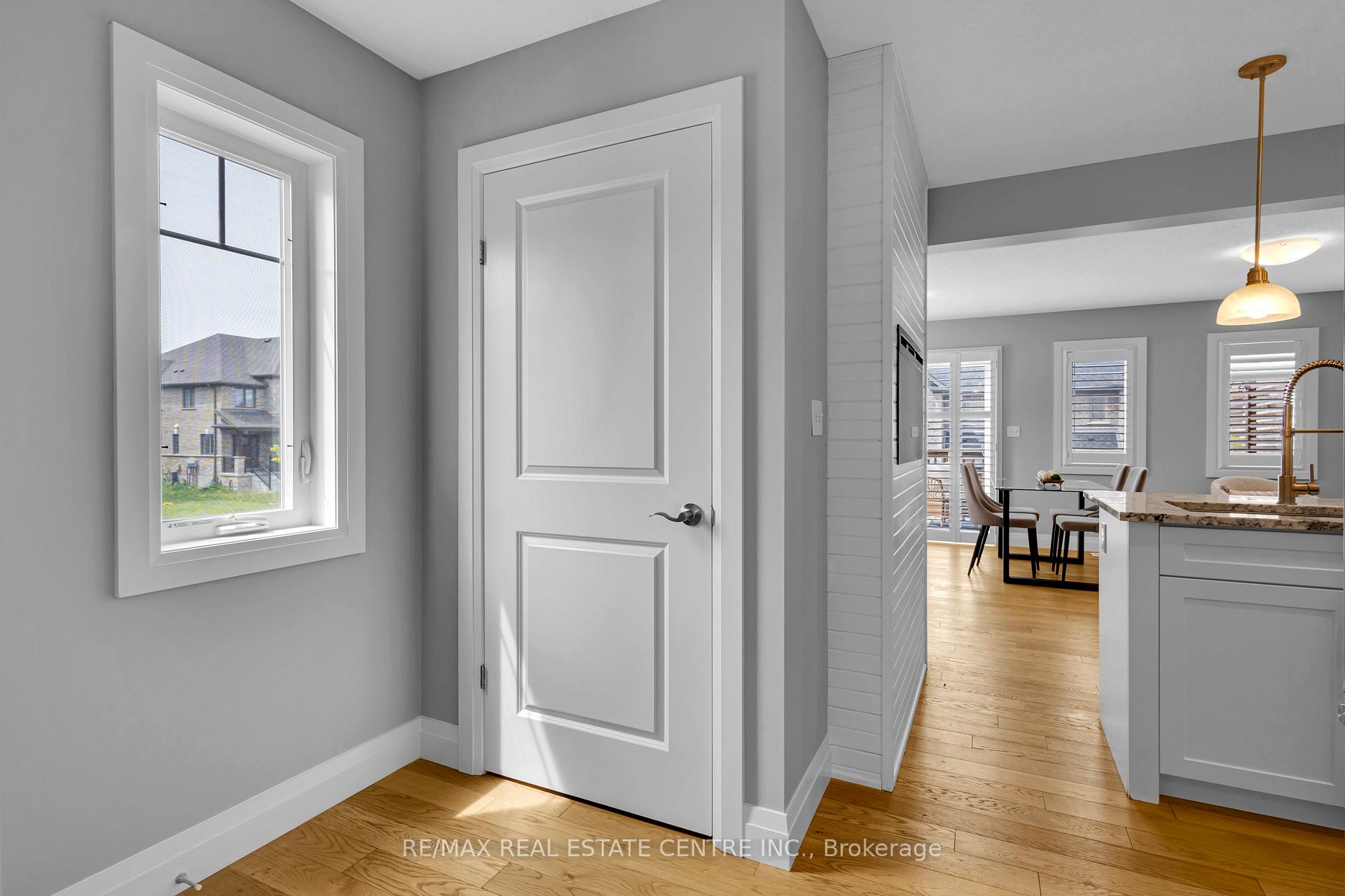 Photo 8 of 121 Hollybrook Trail, Kitchener, Doon South — HOMEH
