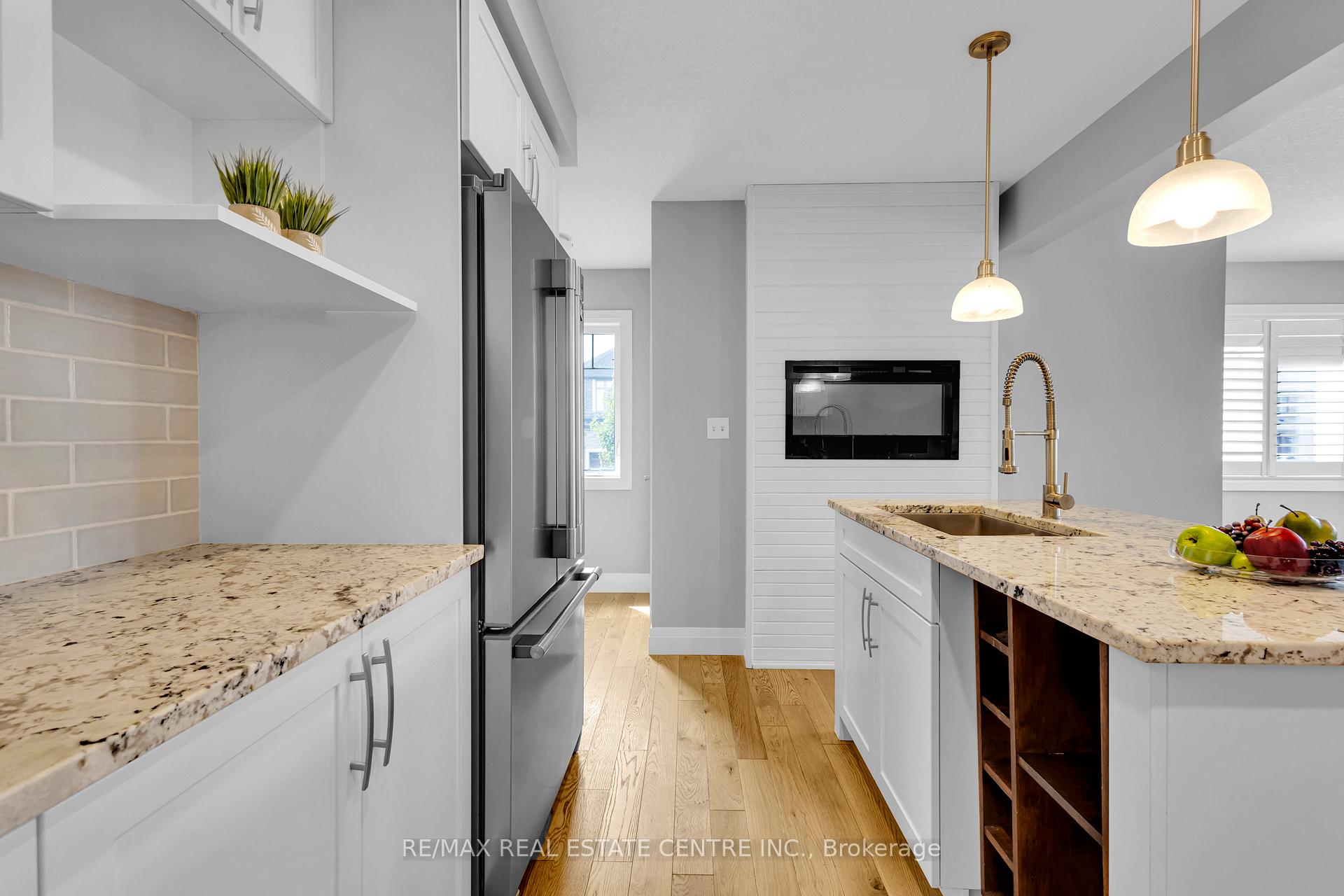Photo 10 of 121 Hollybrook Trail, Kitchener, Doon South — HOMEH
