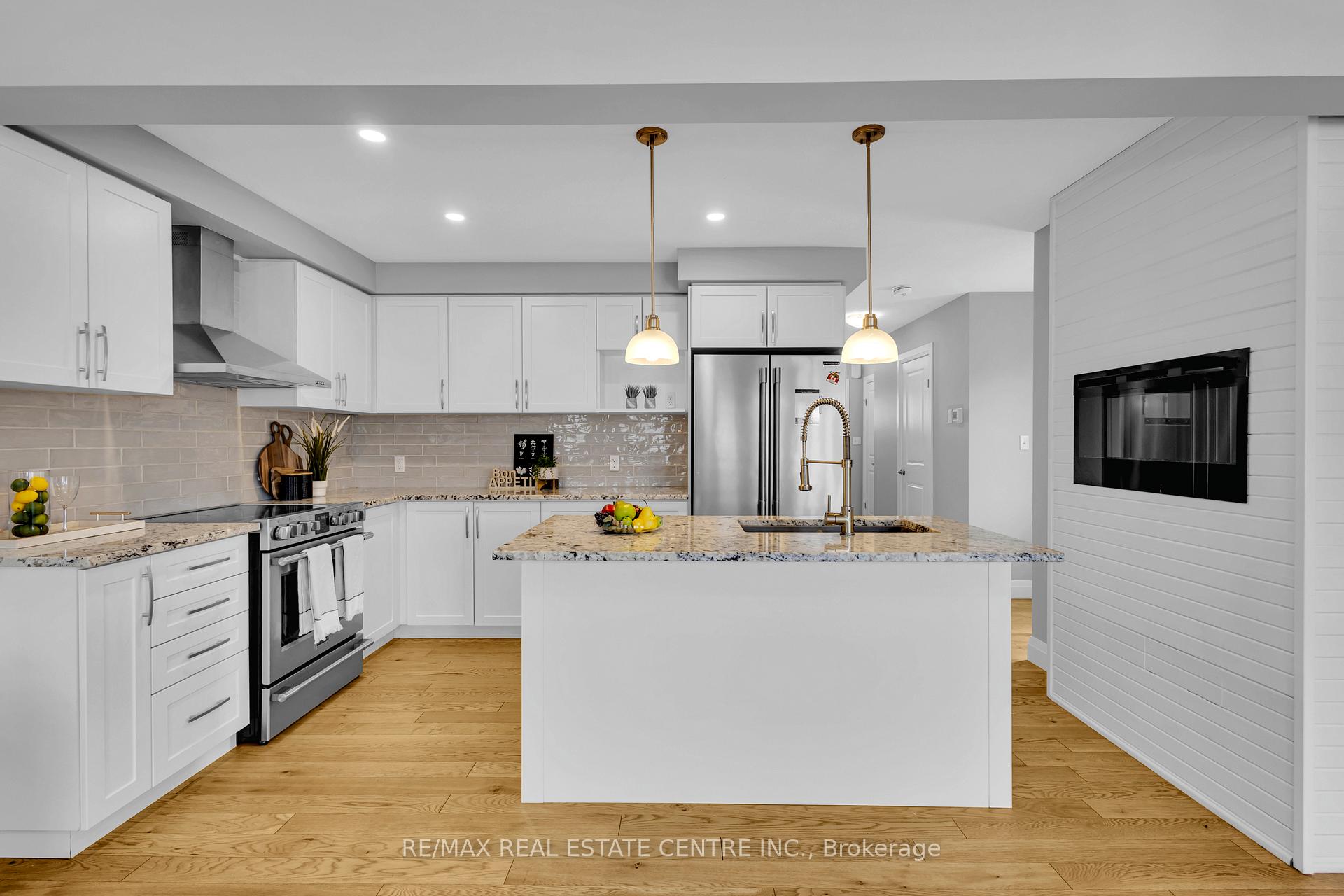 Photo 13 of 121 Hollybrook Trail, Kitchener, Doon South — HOMEH