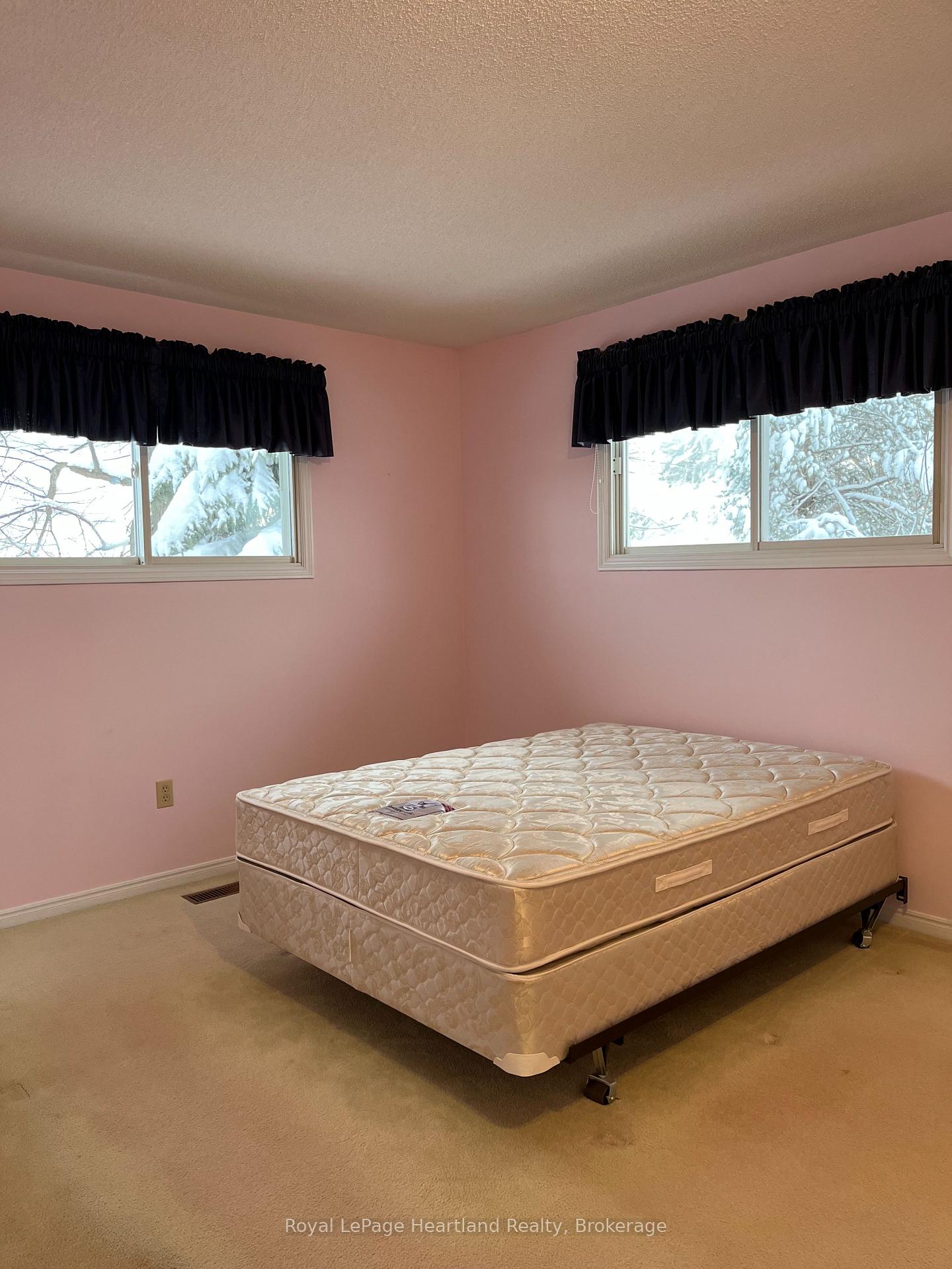 Photo 4 of 39 Lee Crescent, Goderich, Goderich (Town) — HOMEH