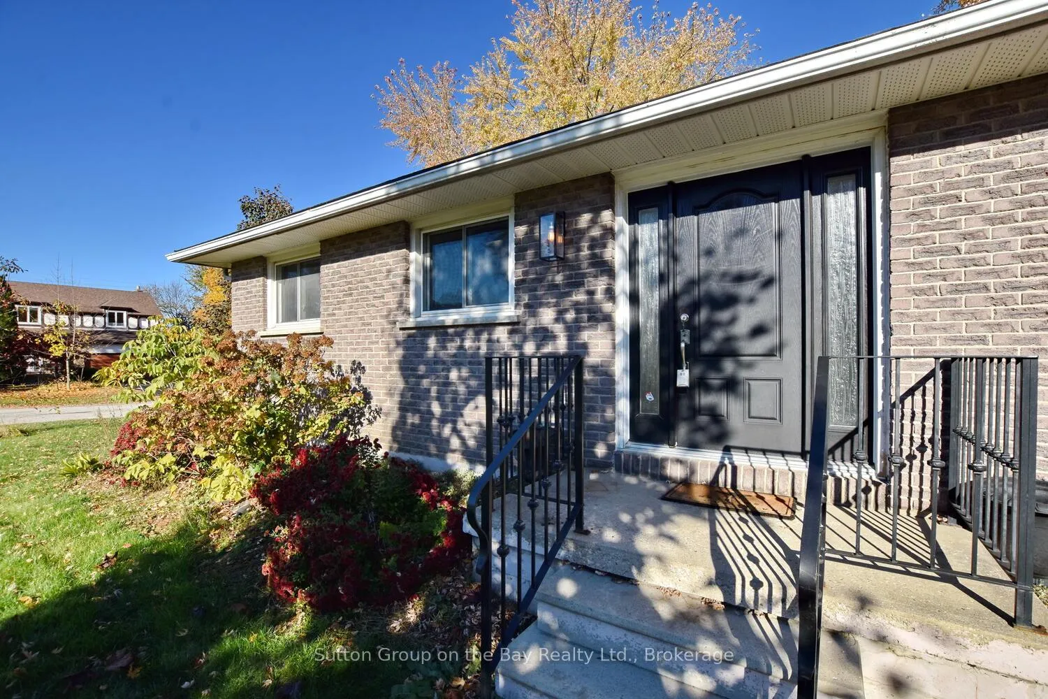 Photo 6 of 5 Brock Crescent, Collingwood — HOMEH