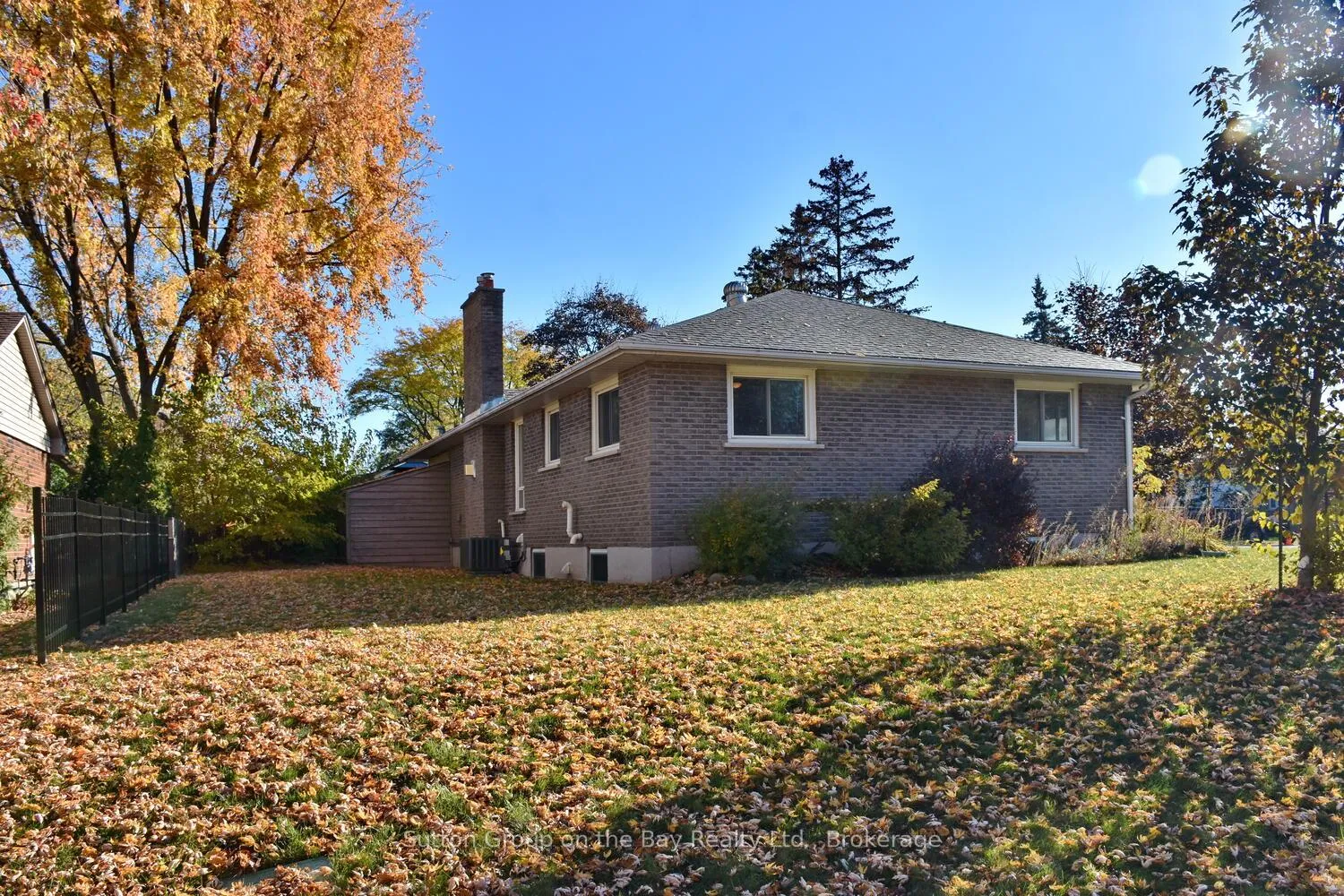 Photo 7 of 5 Brock Crescent, Collingwood — HOMEH