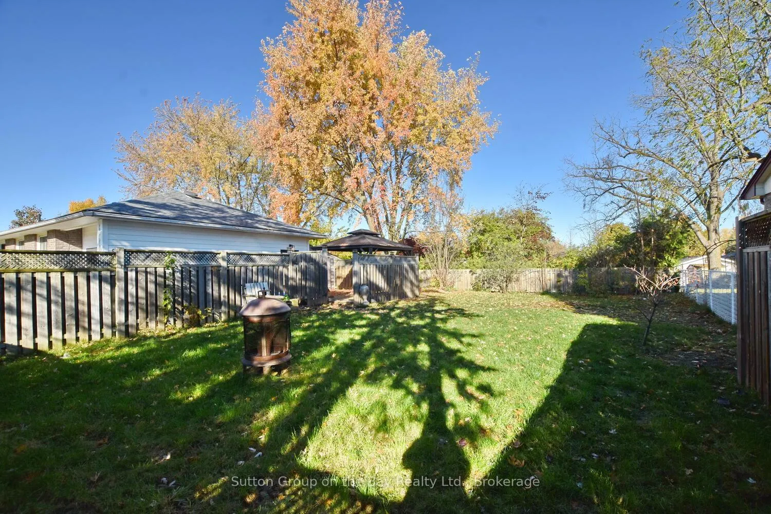 Photo 10 of 5 Brock Crescent, Collingwood — HOMEH