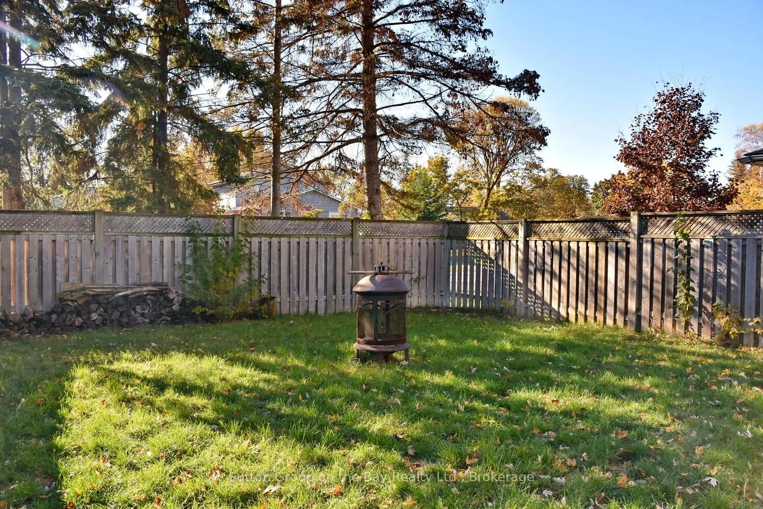 Photo 11 of 5 Brock Crescent, Collingwood — HOMEH