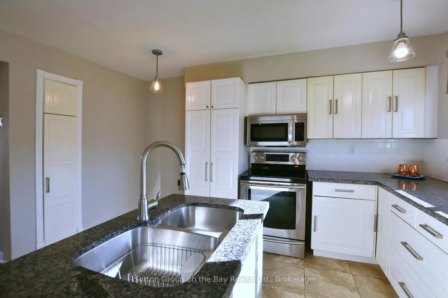 Photo 18 of 5 Brock Crescent, Collingwood — HOMEH