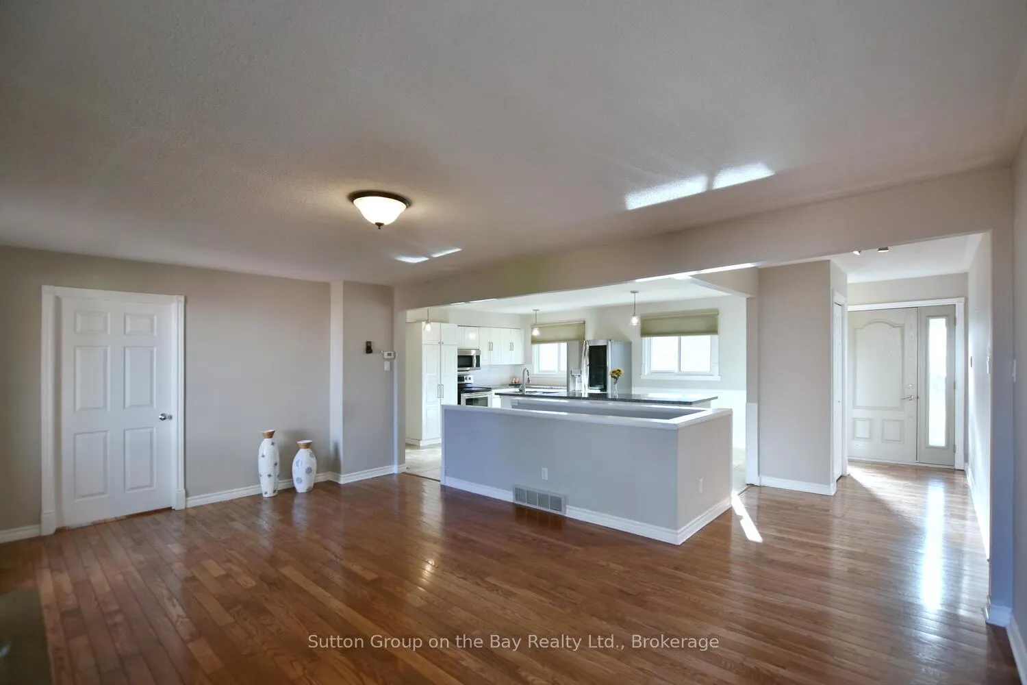 Photo 19 of 5 Brock Crescent, Collingwood — HOMEH