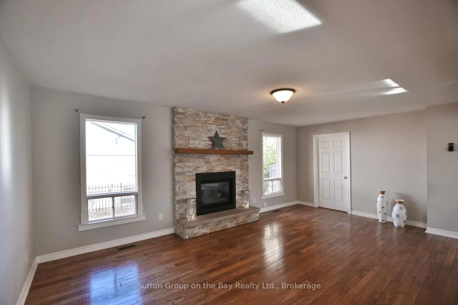 Photo 23 of 5 Brock Crescent, Collingwood — HOMEH