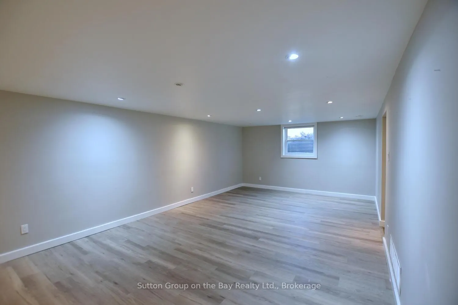 Photo 43 of 5 Brock Crescent, Collingwood — HOMEH