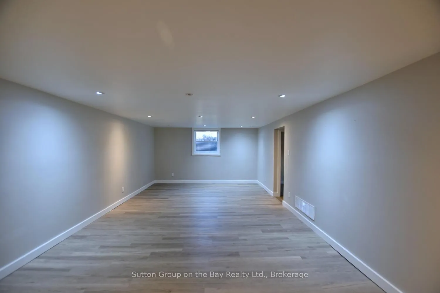 Photo 44 of 5 Brock Crescent, Collingwood — HOMEH
