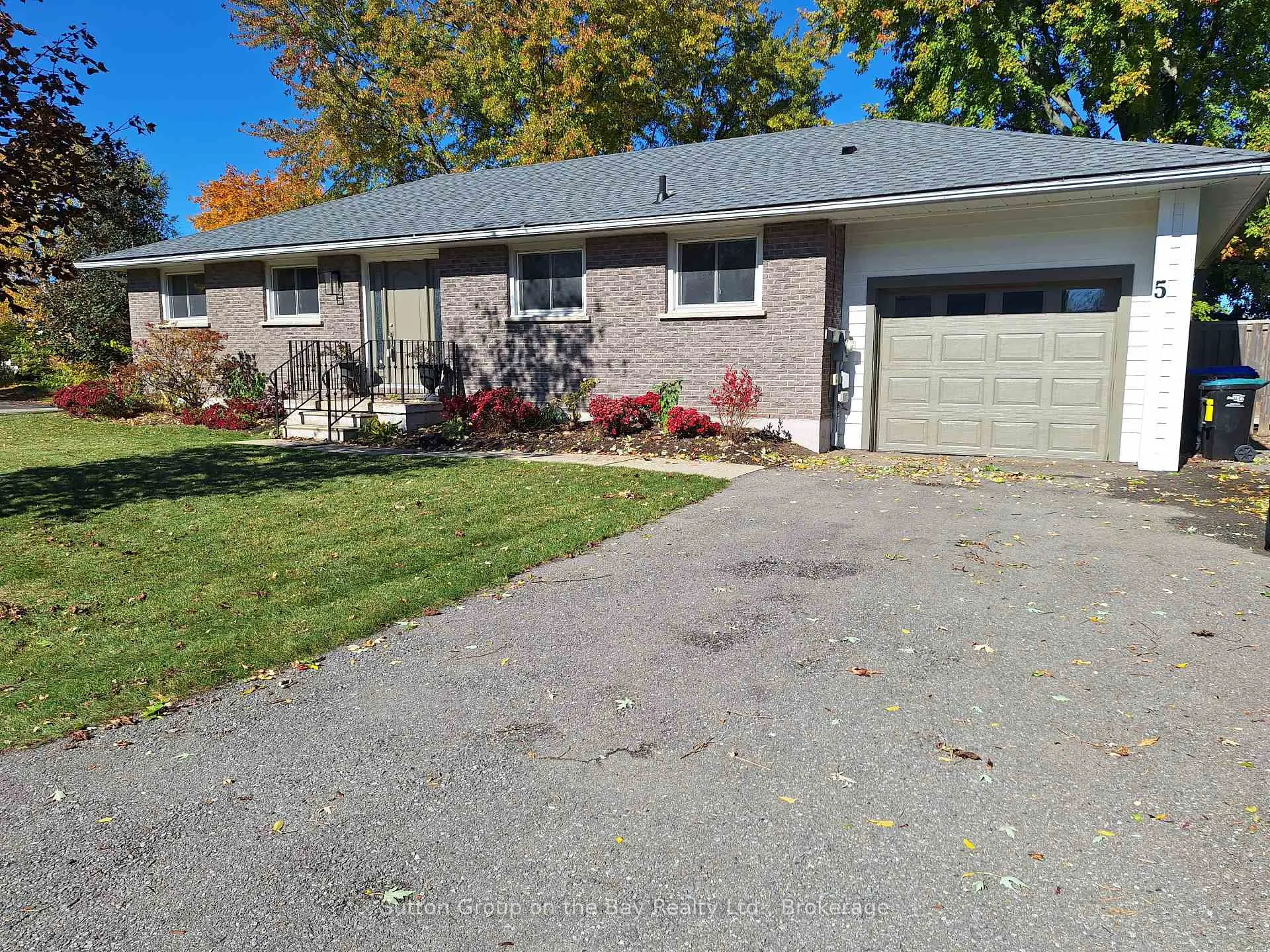 Photo 1 of 5 Brock Crescent, Collingwood — HOMEH