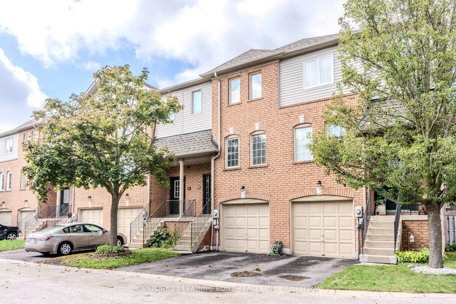 Photo 1 of 98 Aspen Park Way, Whitby, Downtown Whitby — HOMEH