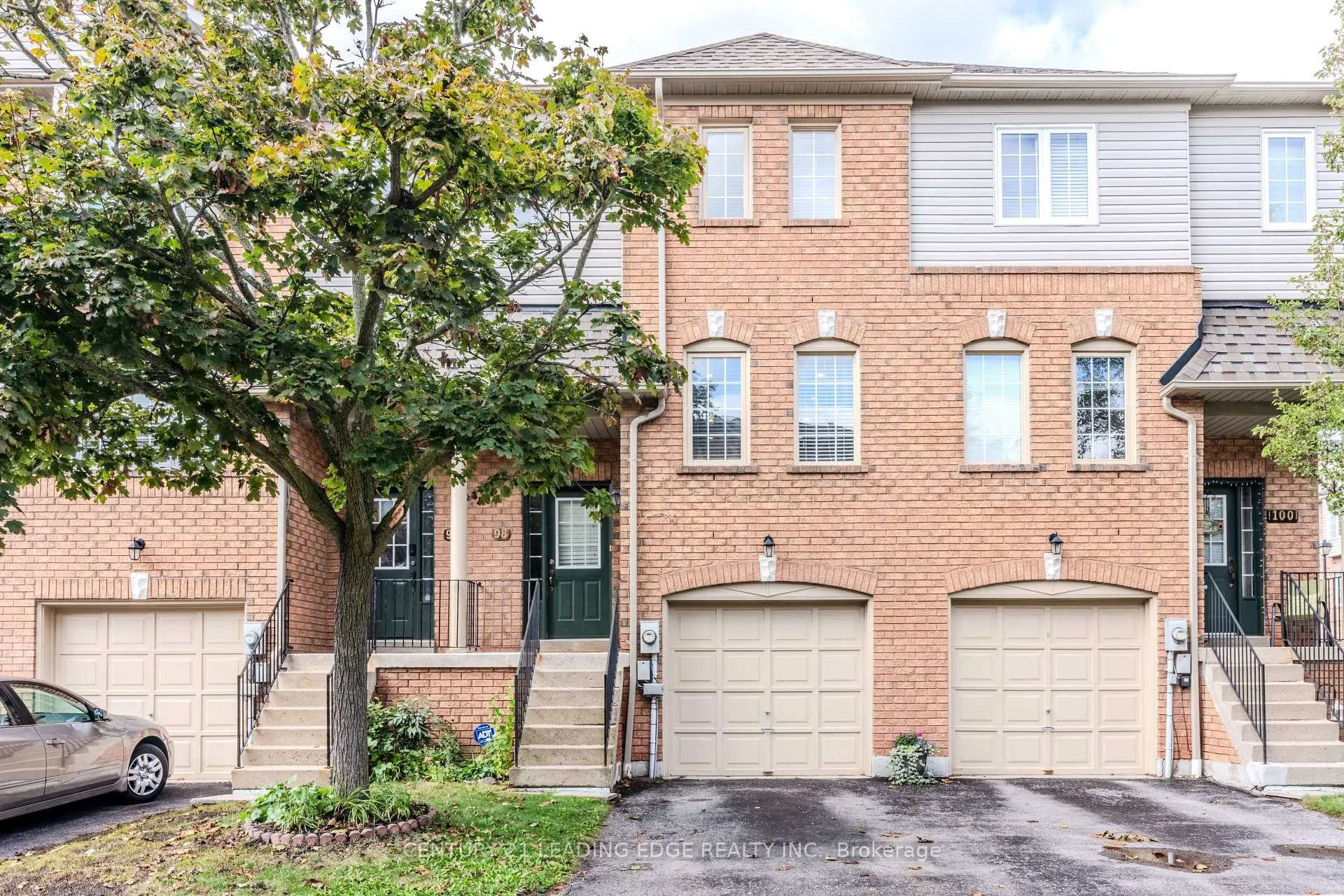 Photo 2 of 98 Aspen Park Way, Whitby, Downtown Whitby — HOMEH