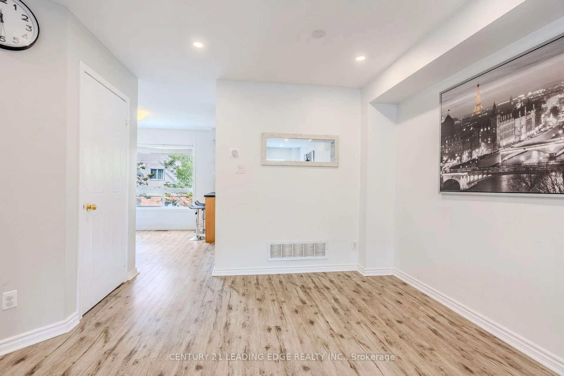Photo 5 of 98 Aspen Park Way, Whitby, Downtown Whitby — HOMEH
