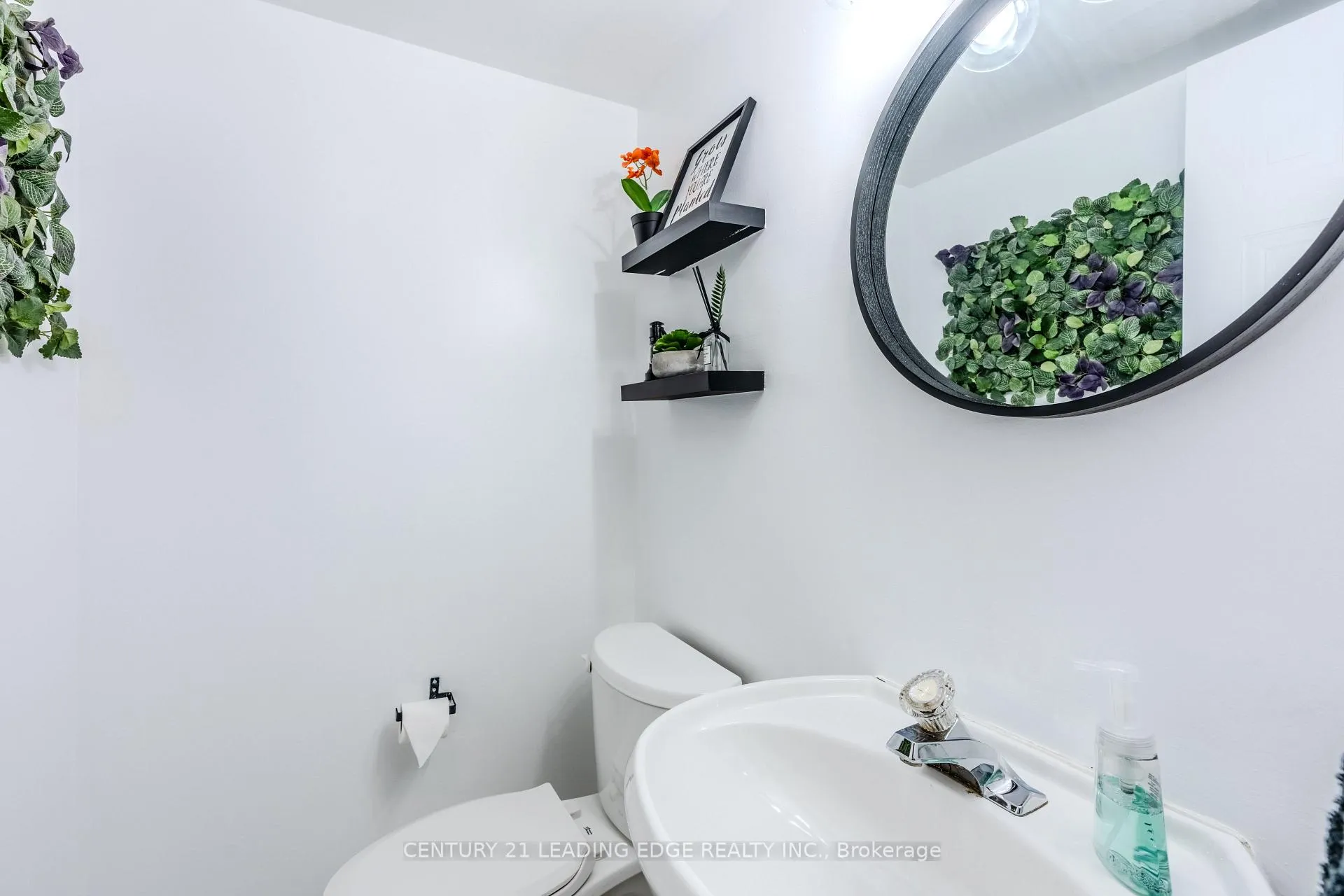 Photo 6 of 98 Aspen Park Way, Whitby, Downtown Whitby — HOMEH