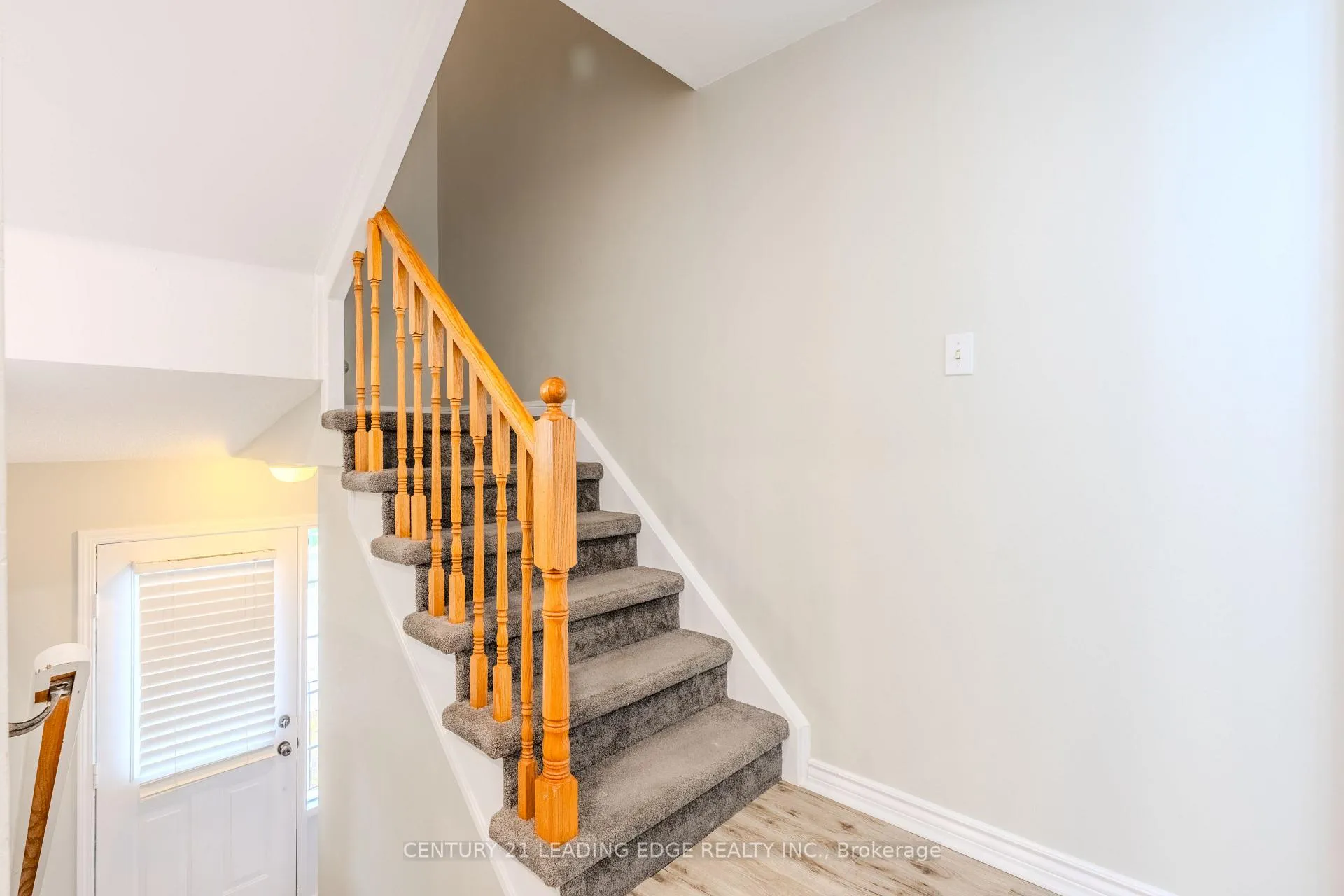 Photo 10 of 98 Aspen Park Way, Whitby, Downtown Whitby — HOMEH