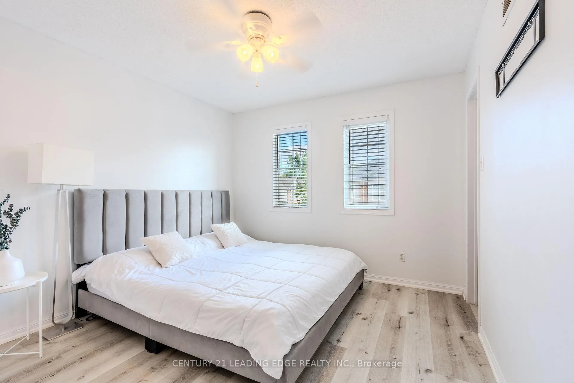 Photo 11 of 98 Aspen Park Way, Whitby, Downtown Whitby — HOMEH