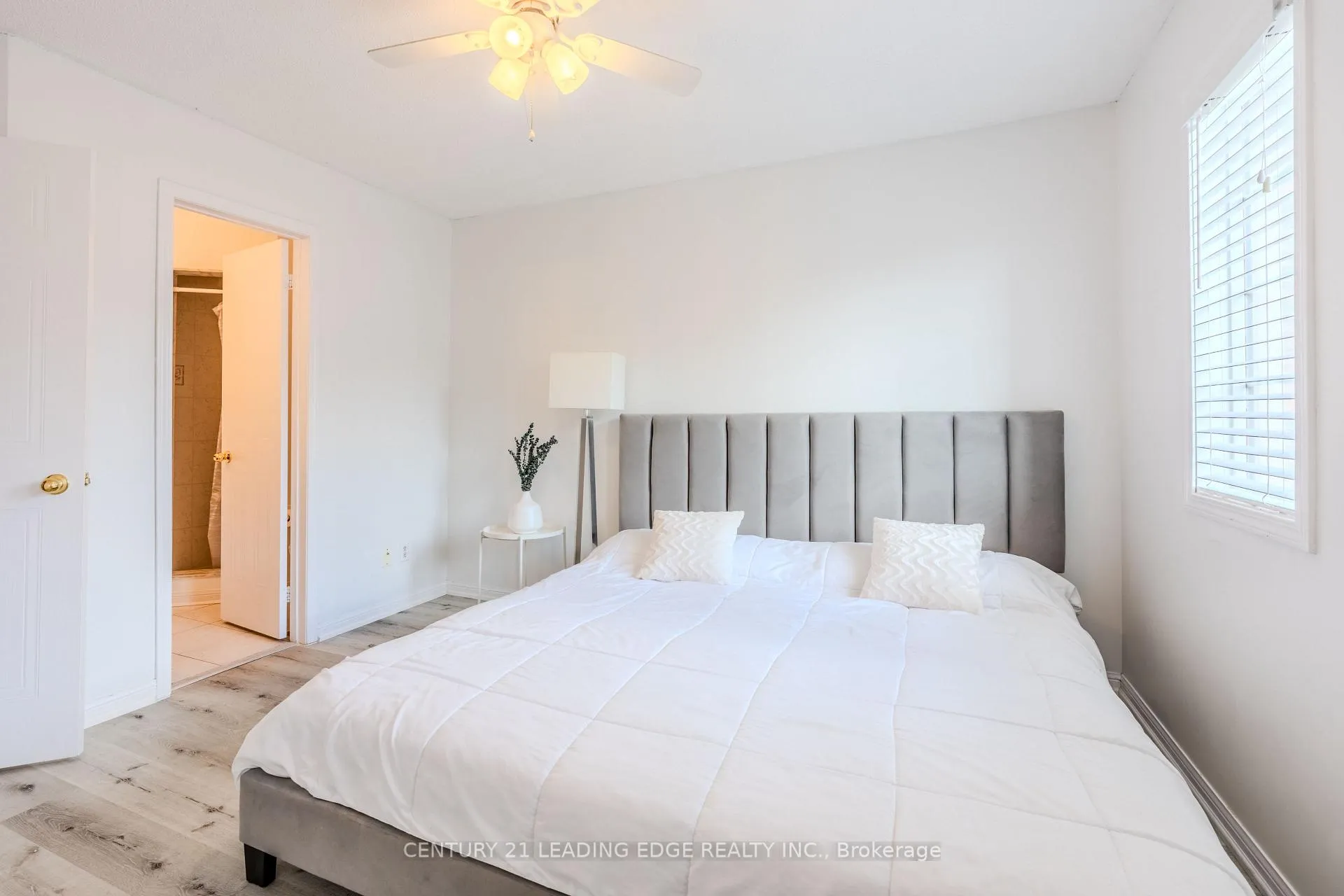 Photo 12 of 98 Aspen Park Way, Whitby, Downtown Whitby — HOMEH