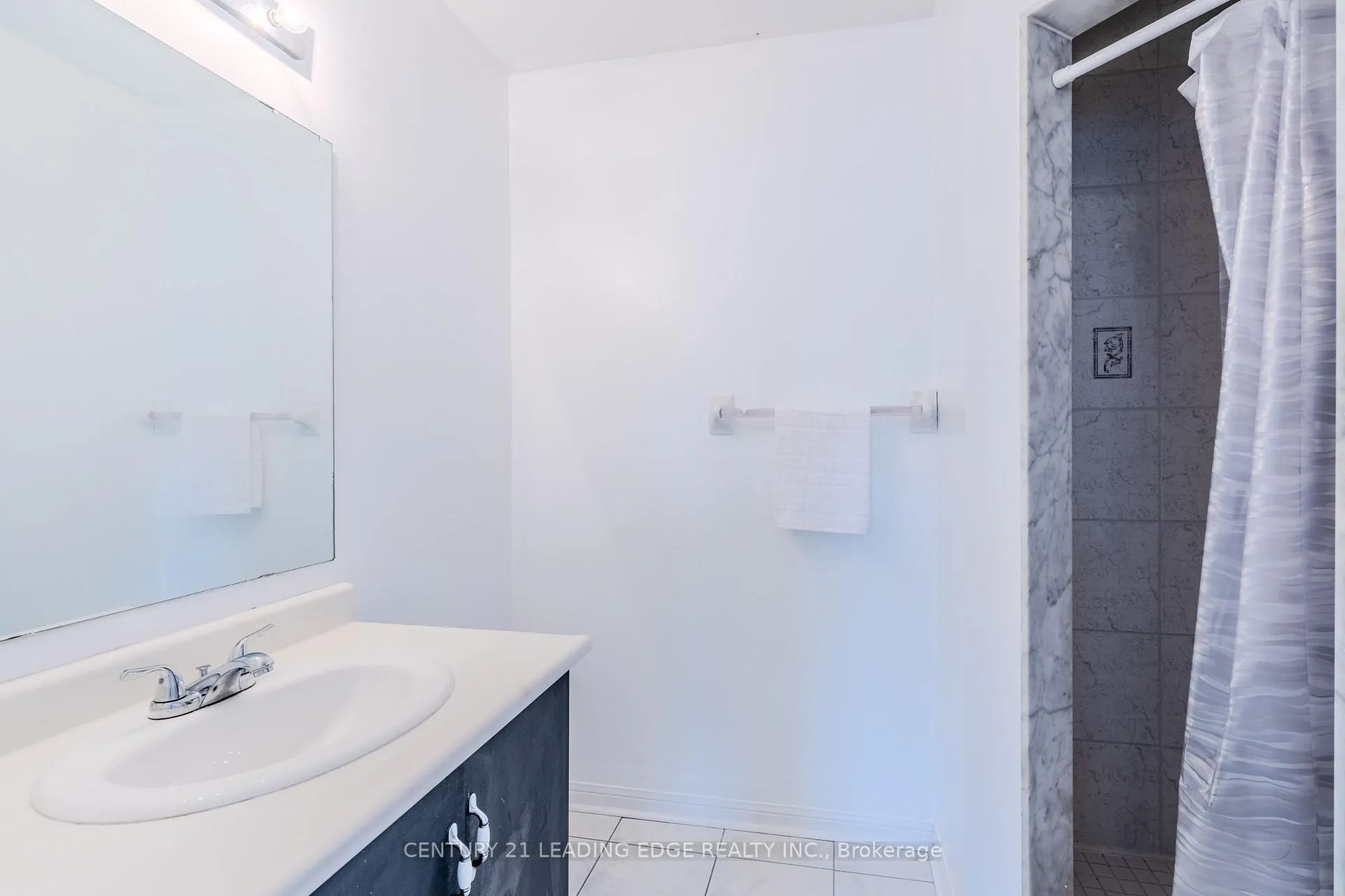 Photo 13 of 98 Aspen Park Way, Whitby, Downtown Whitby — HOMEH