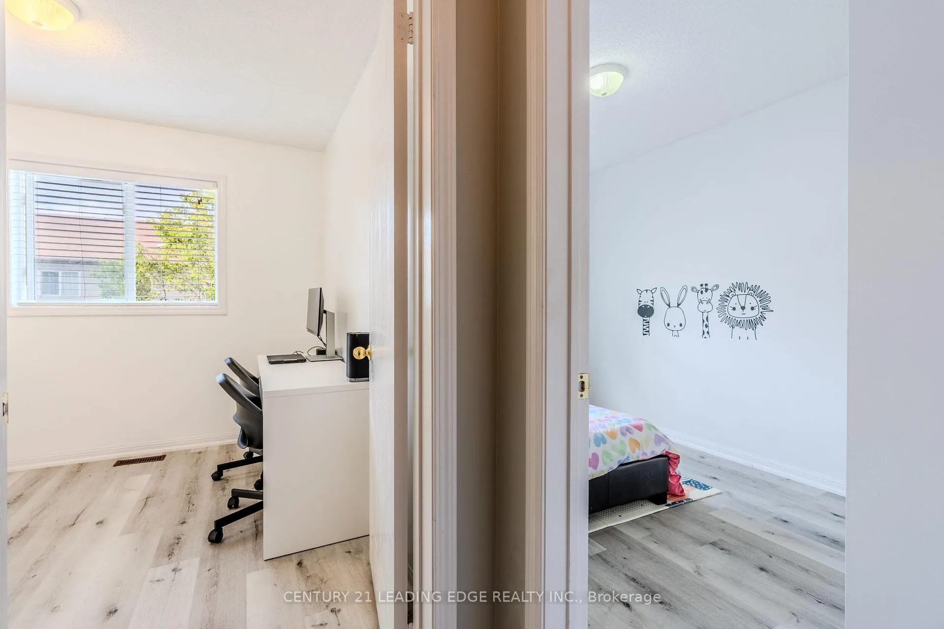 Photo 15 of 98 Aspen Park Way, Whitby, Downtown Whitby — HOMEH