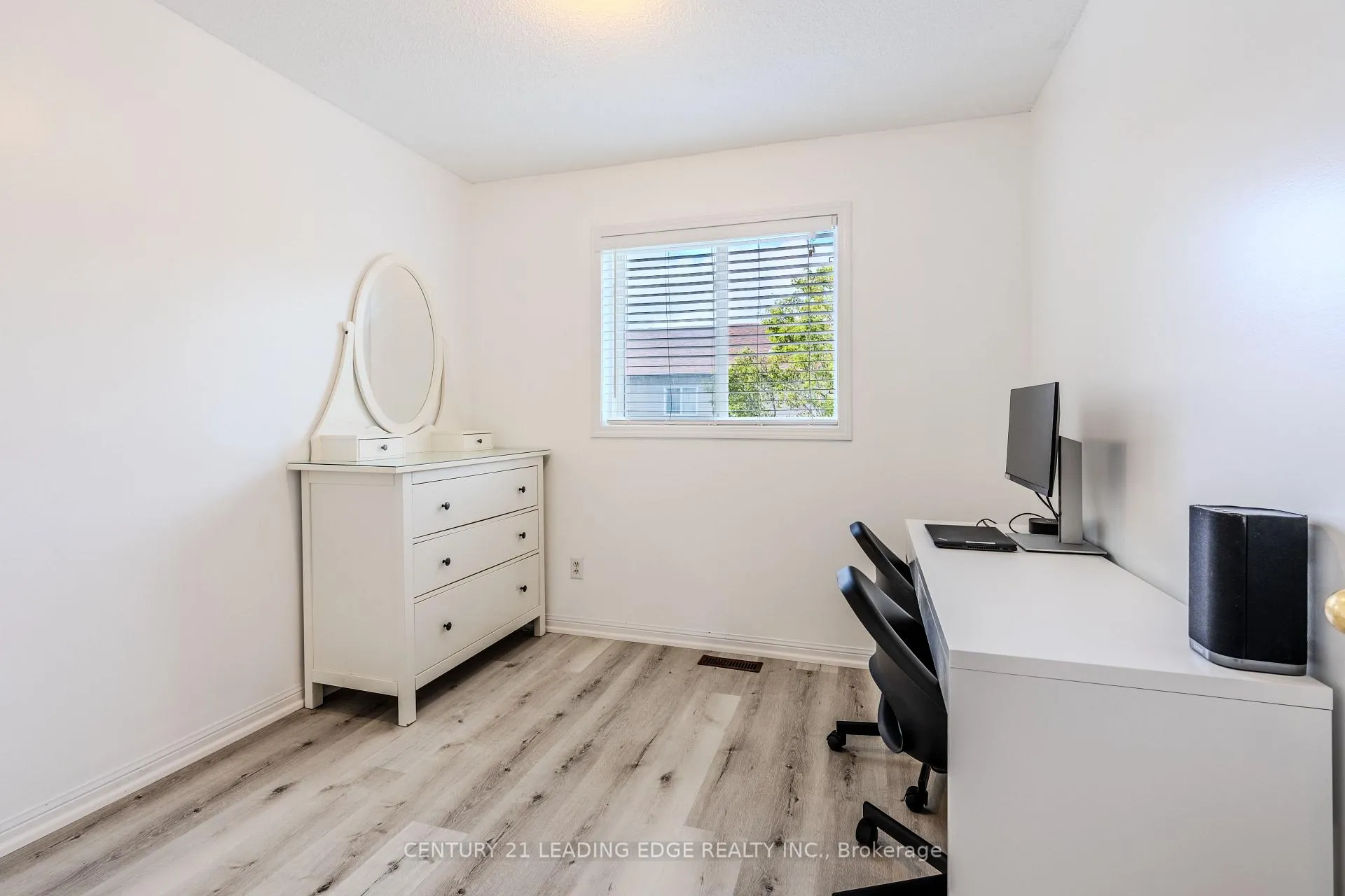 Photo 16 of 98 Aspen Park Way, Whitby, Downtown Whitby — HOMEH