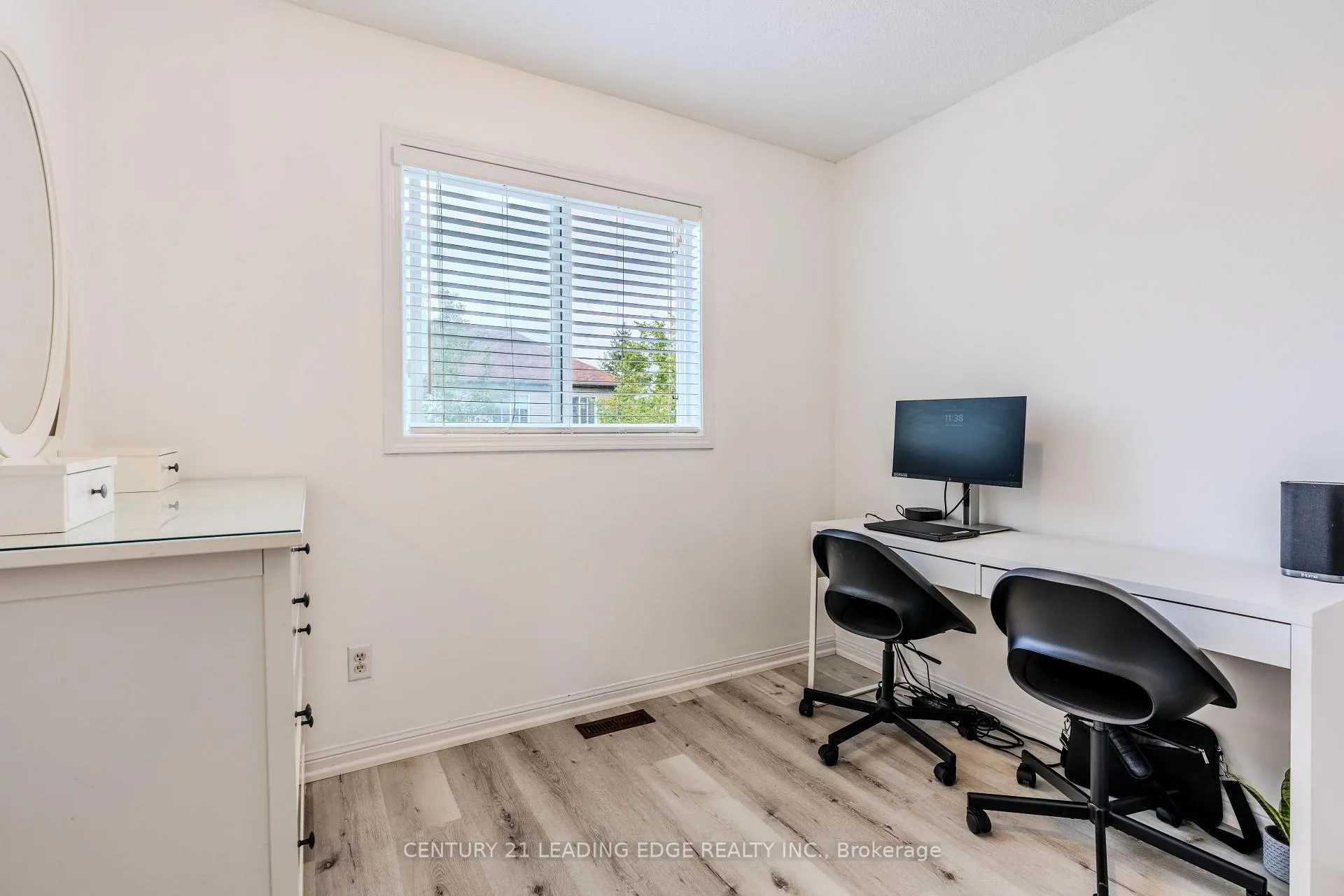 Photo 17 of 98 Aspen Park Way, Whitby, Downtown Whitby — HOMEH