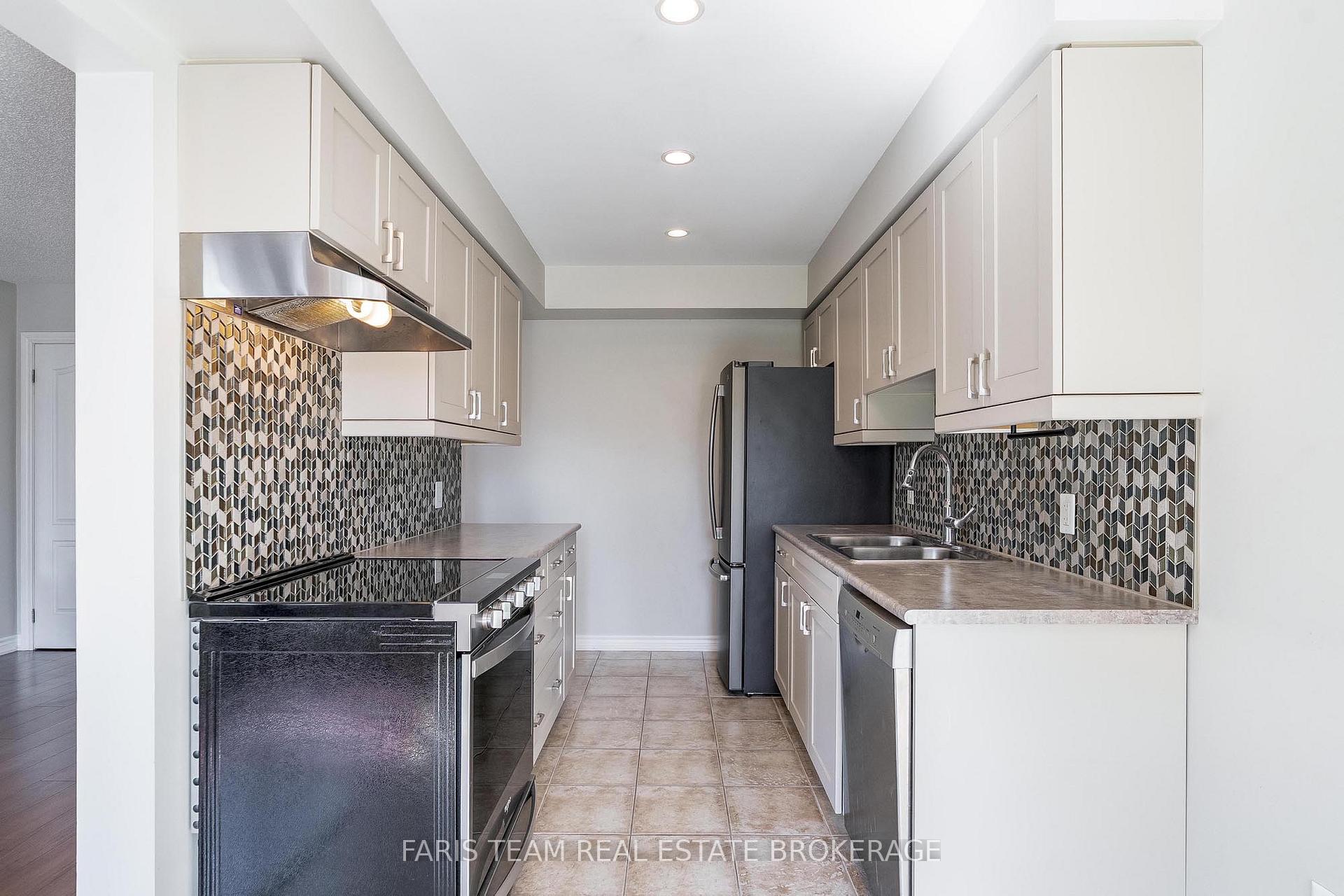 Photo 5 of 30 Southwoods Crescent, Barrie, Holly — HOMEH