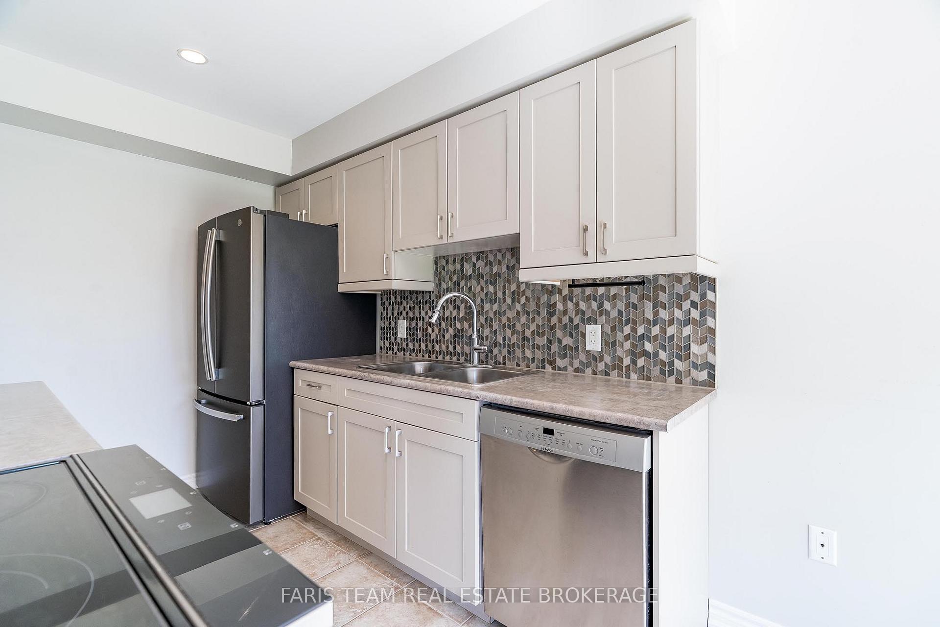 Photo 7 of 30 Southwoods Crescent, Barrie, Holly — HOMEH