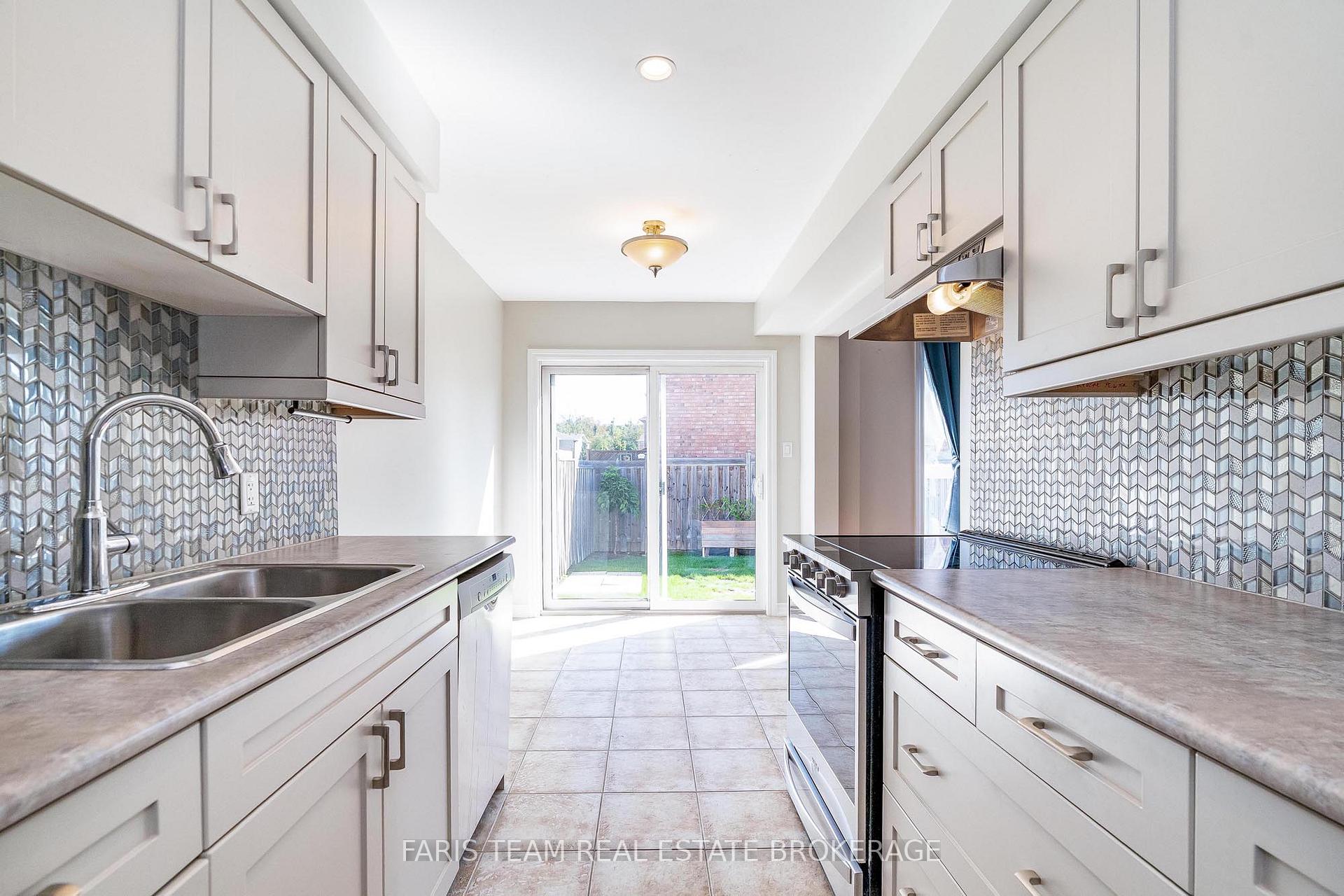 Photo 9 of 30 Southwoods Crescent, Barrie, Holly — HOMEH
