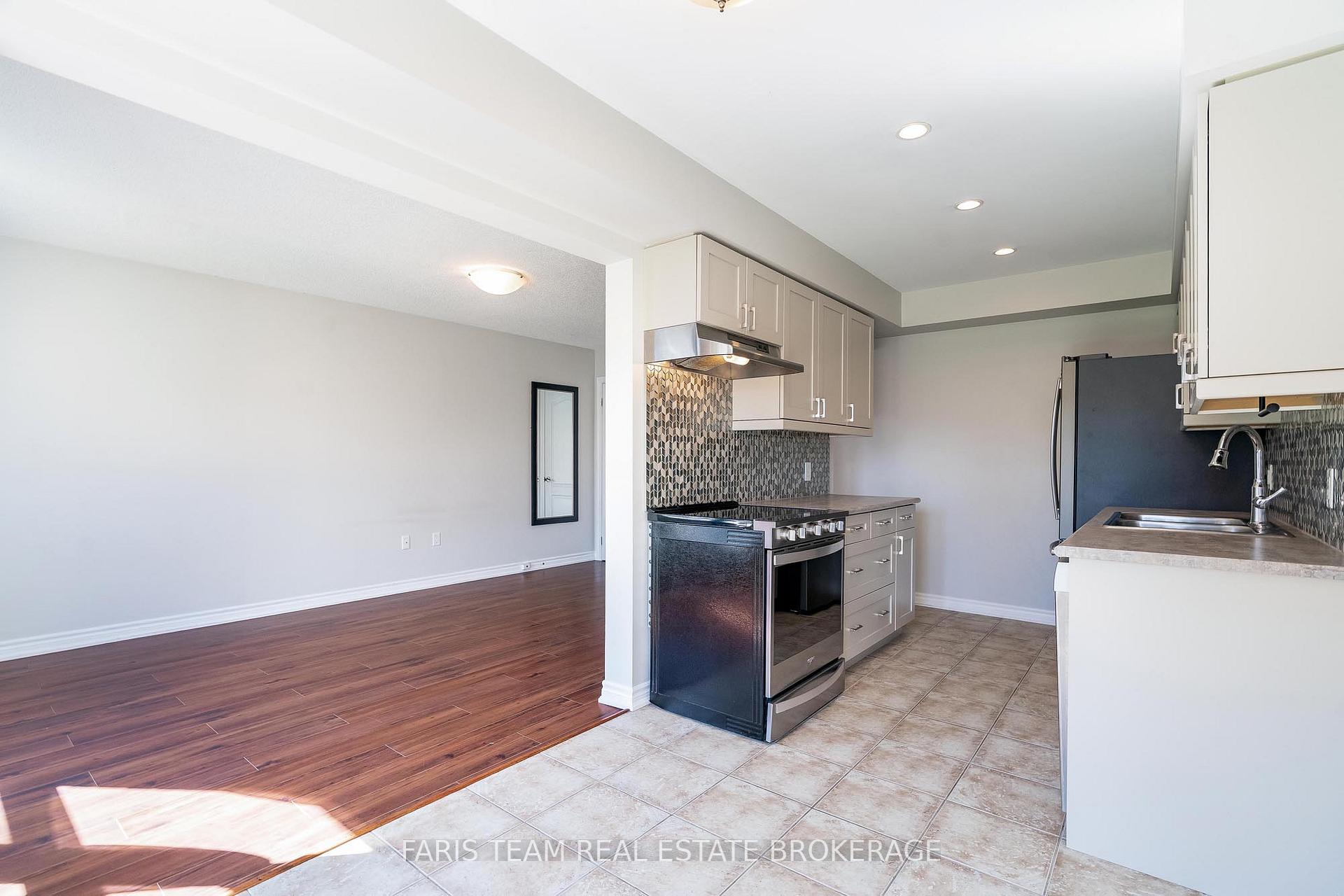 Photo 11 of 30 Southwoods Crescent, Barrie, Holly — HOMEH