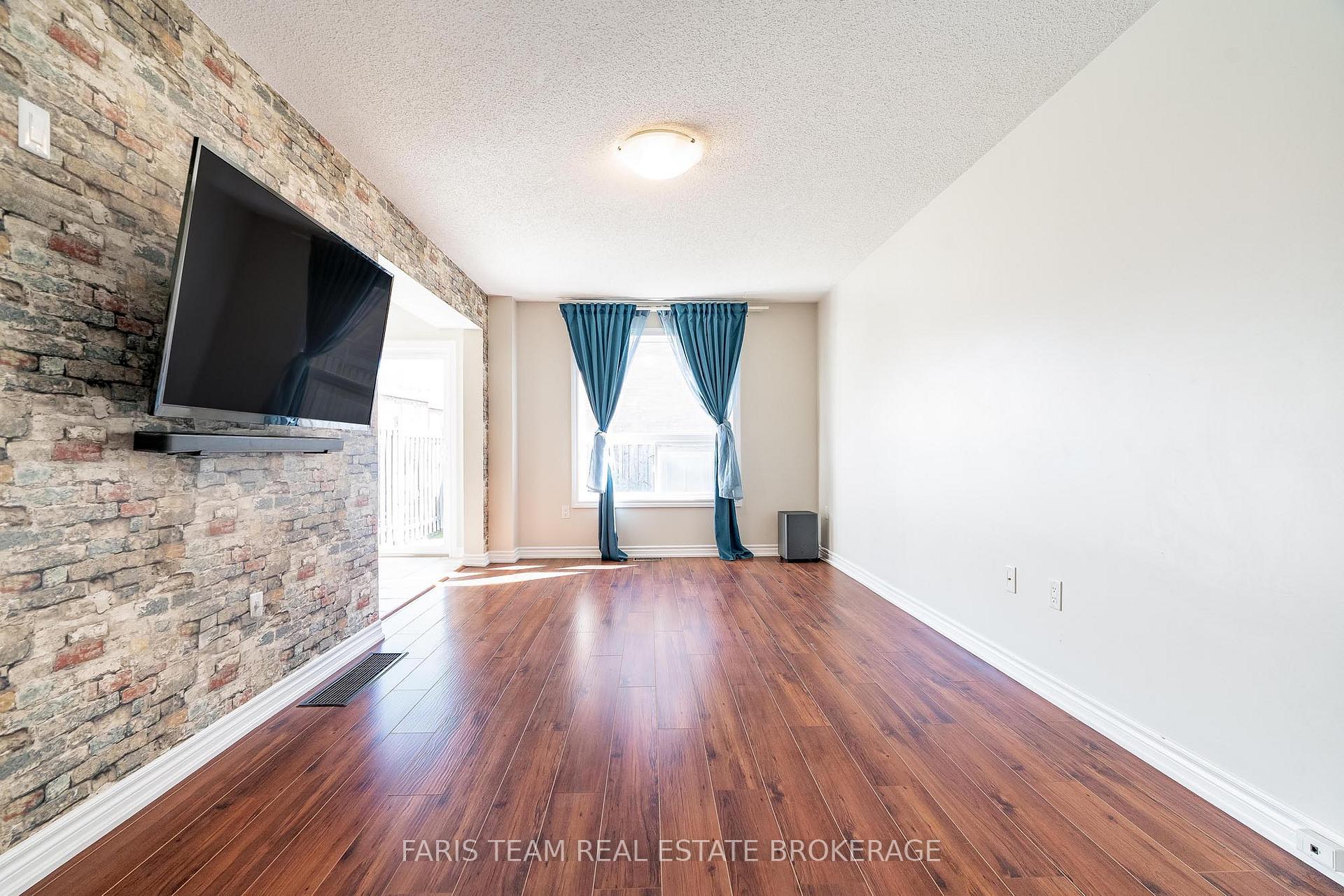 Photo 12 of 30 Southwoods Crescent, Barrie, Holly — HOMEH