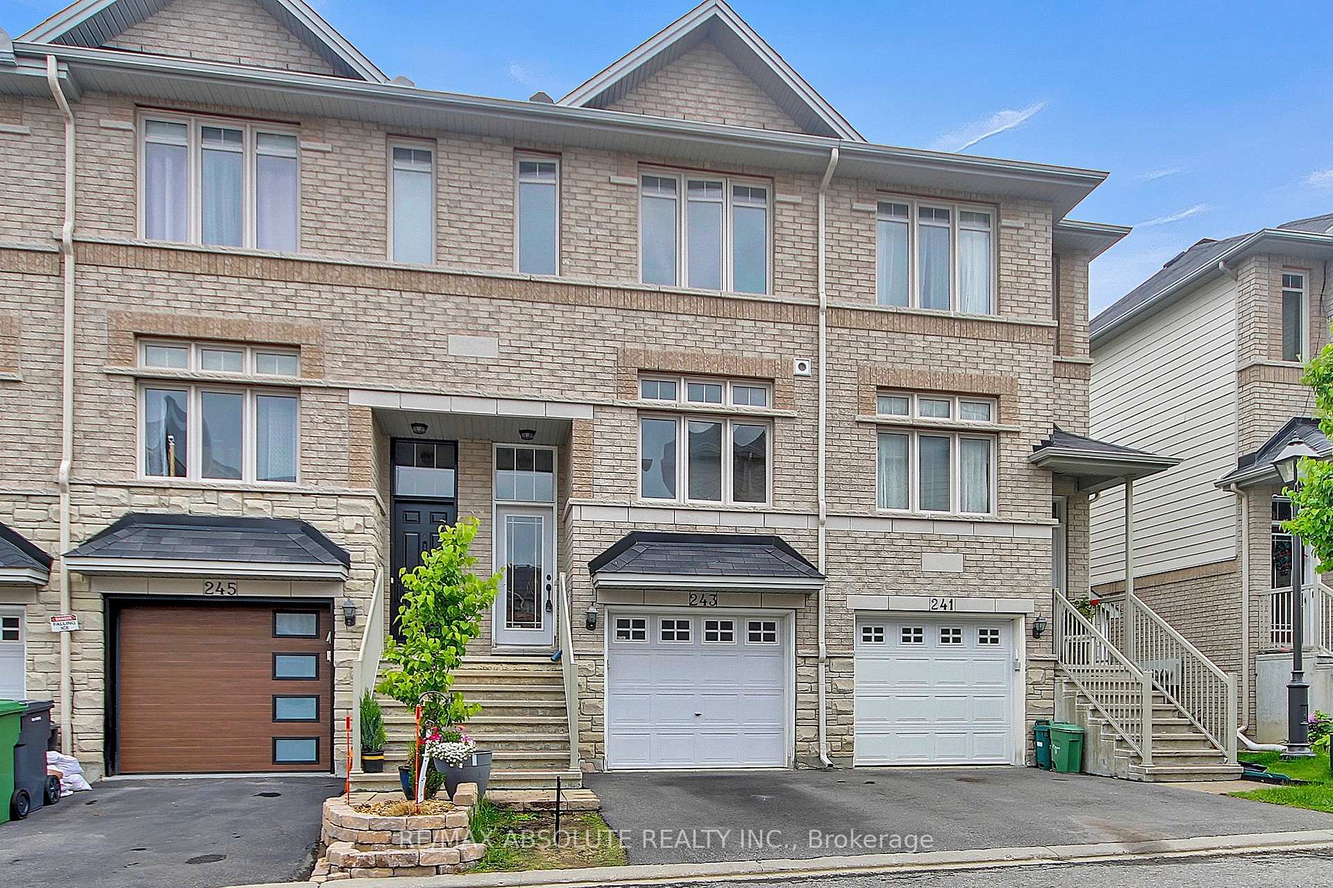 Photo 1 of 243 Stroget Private, Ottawa, Merivale Industrial Park/Citiplace — HOMEH