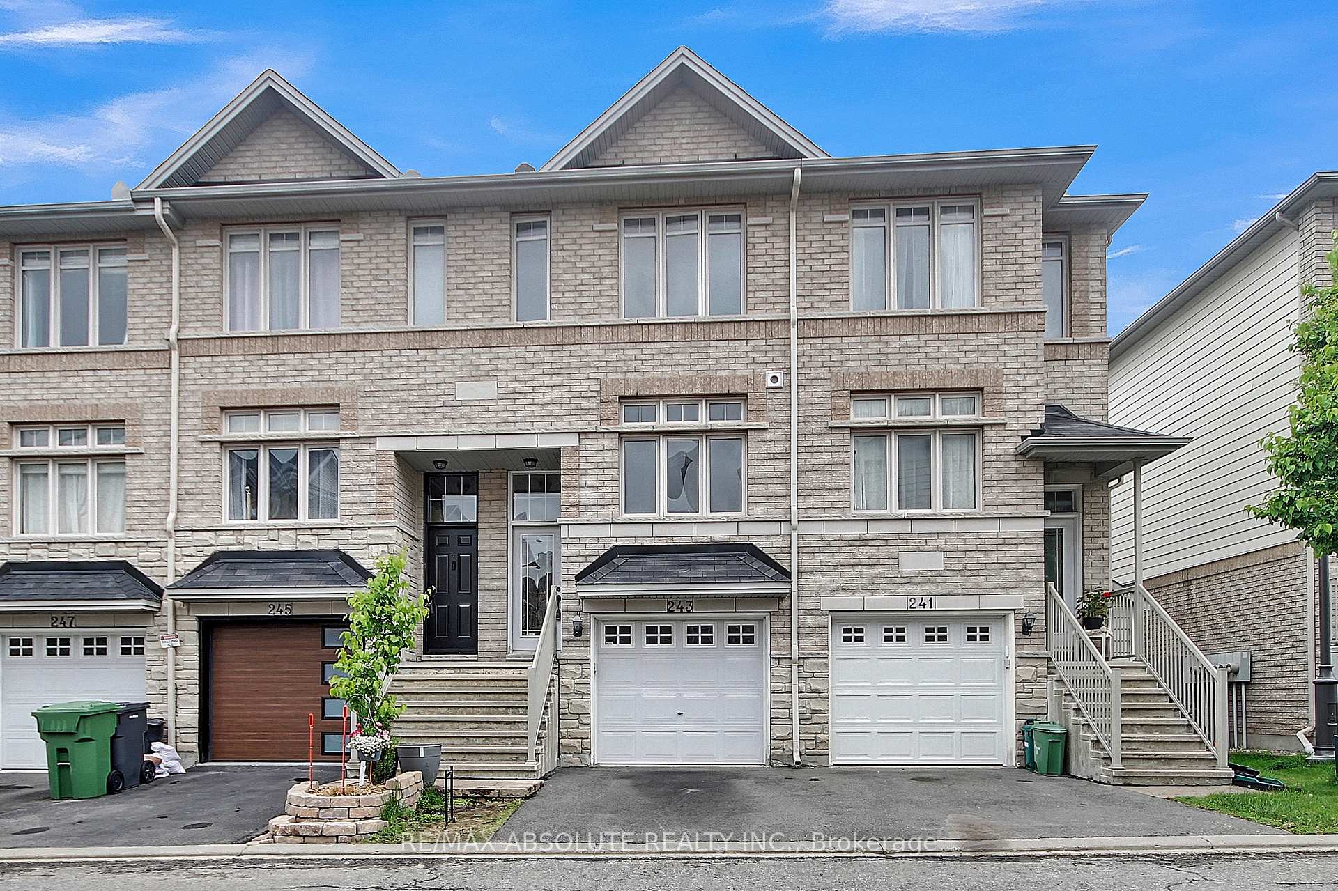 Photo 3 of 243 Stroget Private, Ottawa, Merivale Industrial Park/Citiplace — HOMEH