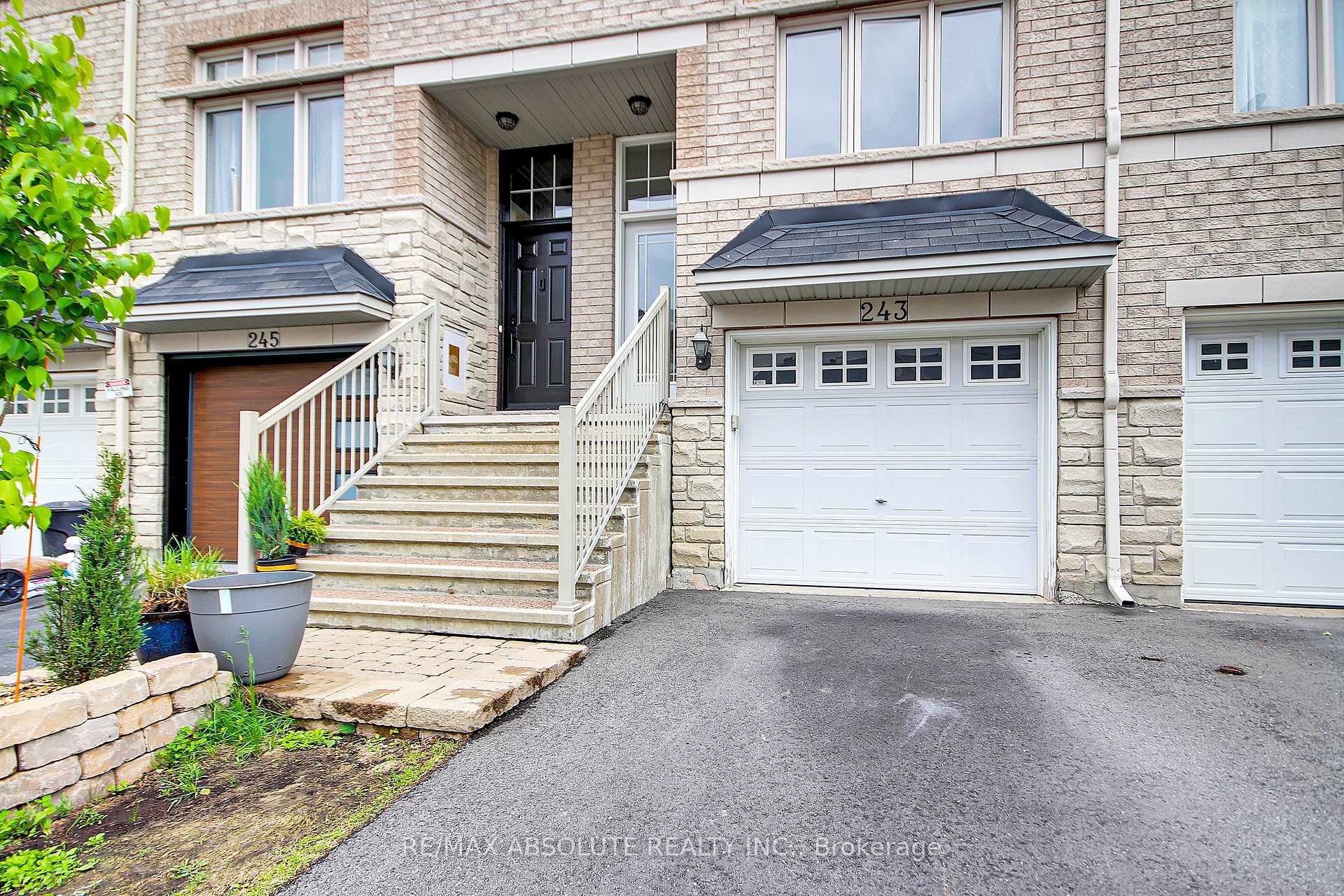 Photo 2 of 243 Stroget Private, Ottawa, Merivale Industrial Park/Citiplace — HOMEH