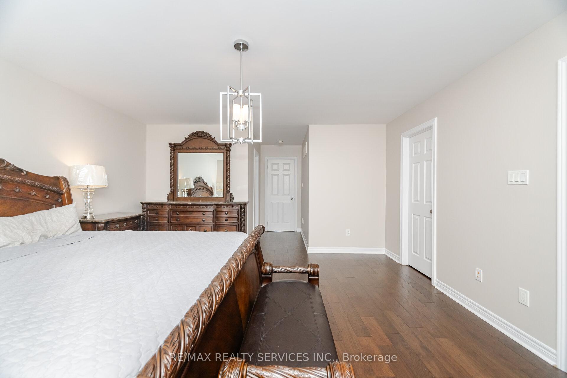 Photo 28 of 30 Oldham Avenue, Brant, Paris — HOMEH