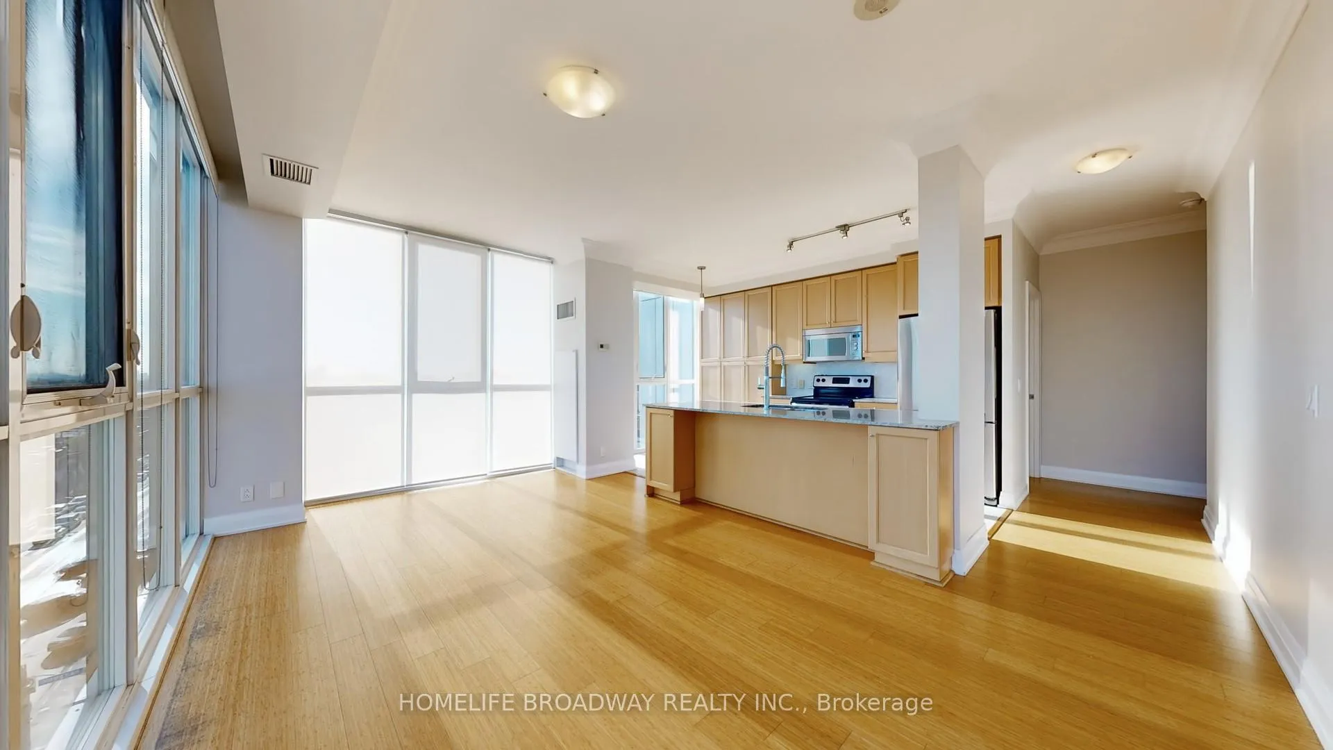 Front of Unit 608, 530 St Clair Avenue W