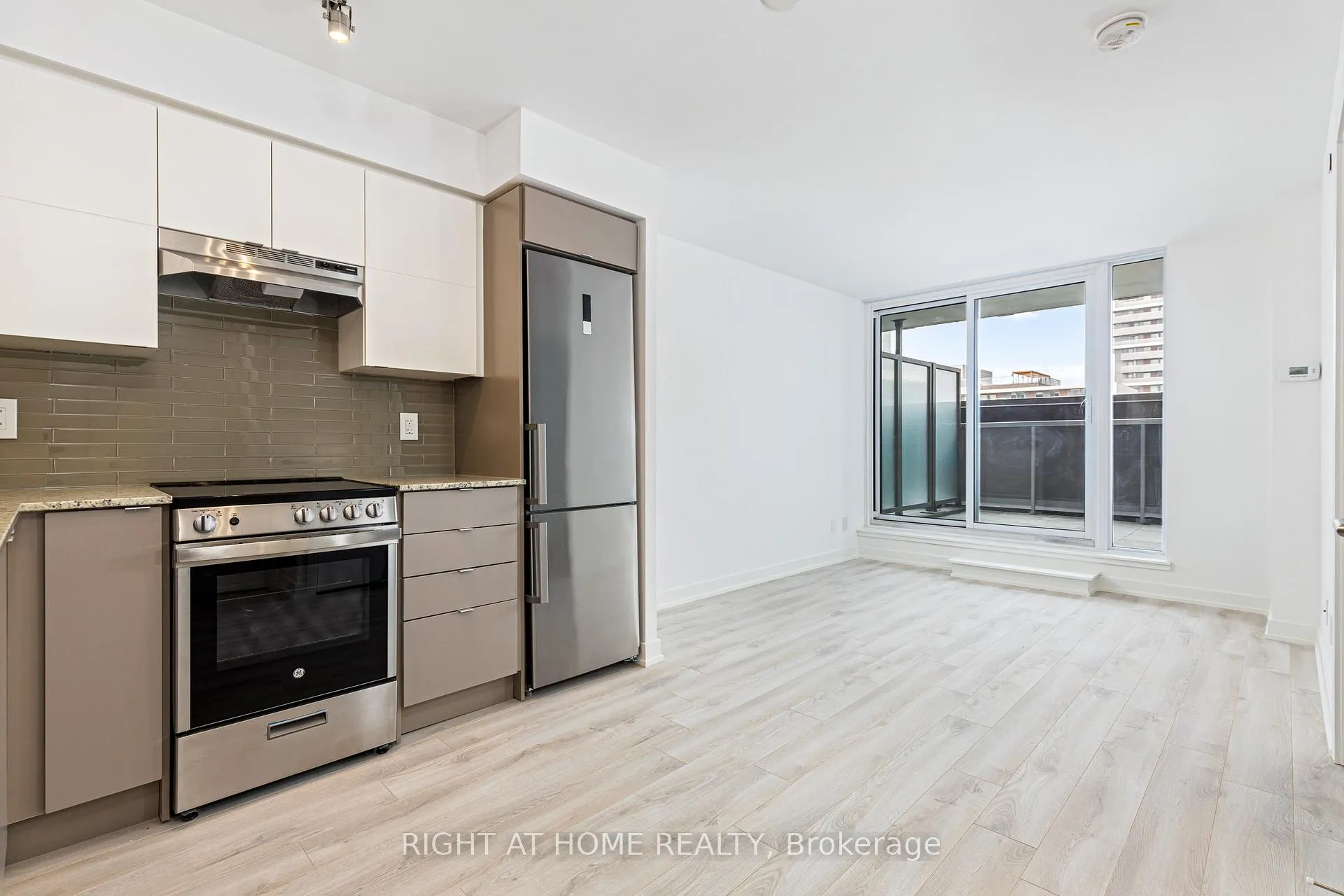 Photo 4 of Unit 325, 120 Varna Drive, Toronto, Englemount-Lawrence — HOMEH