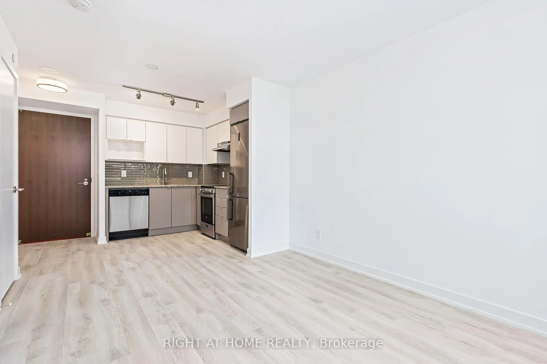 Photo 8 of Unit 325, 120 Varna Drive, Toronto, Englemount-Lawrence — HOMEH