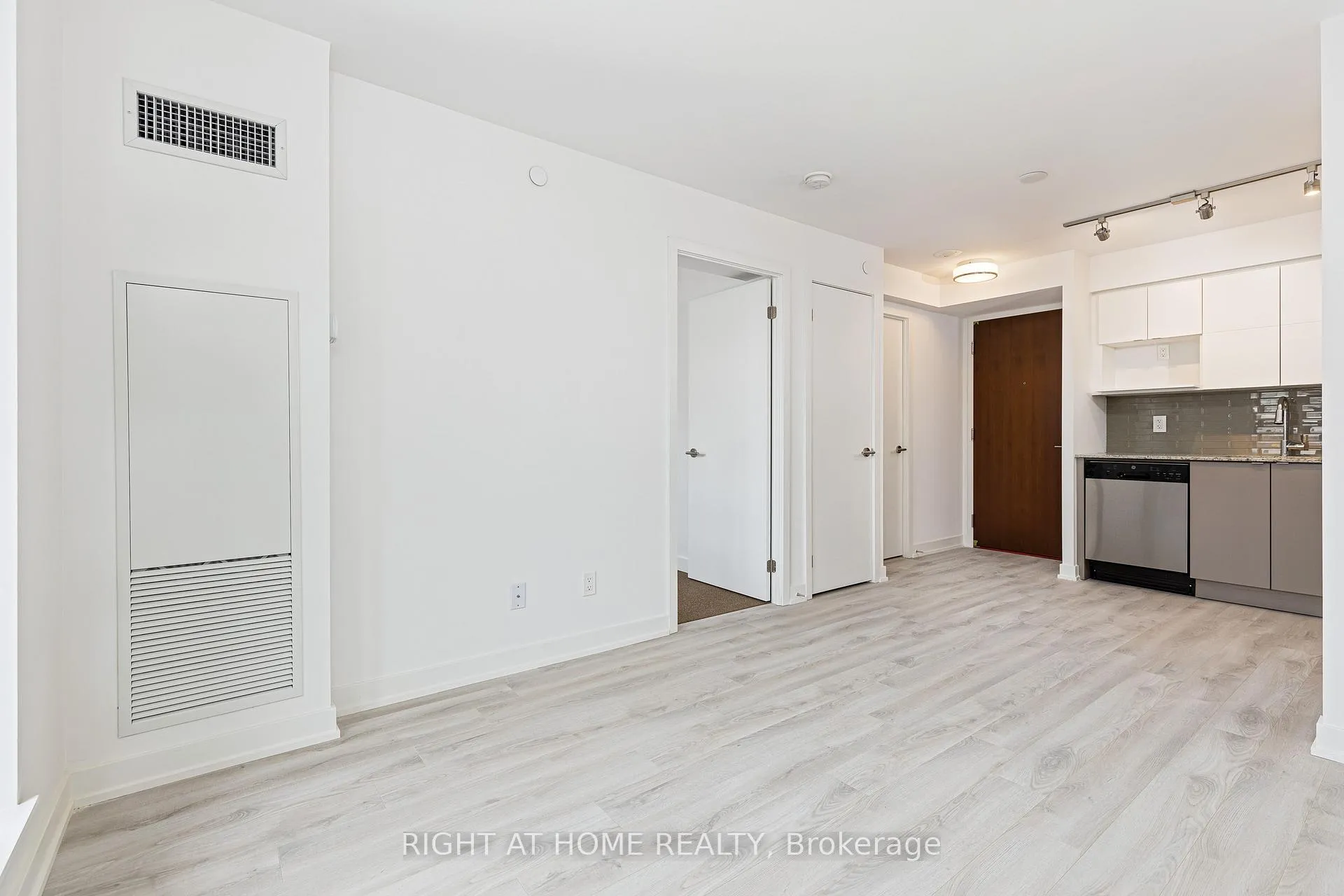 Photo 9 of Unit 325, 120 Varna Drive, Toronto, Englemount-Lawrence — HOMEH