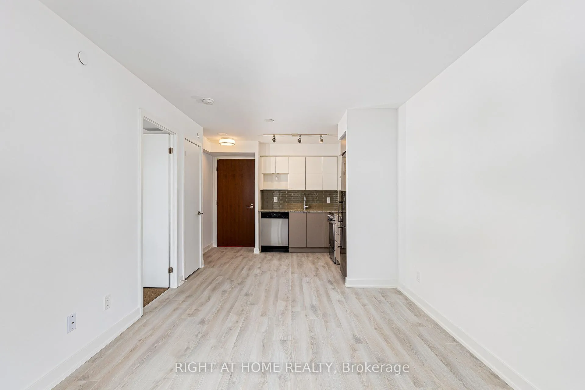 Photo 10 of Unit 325, 120 Varna Drive, Toronto, Englemount-Lawrence — HOMEH