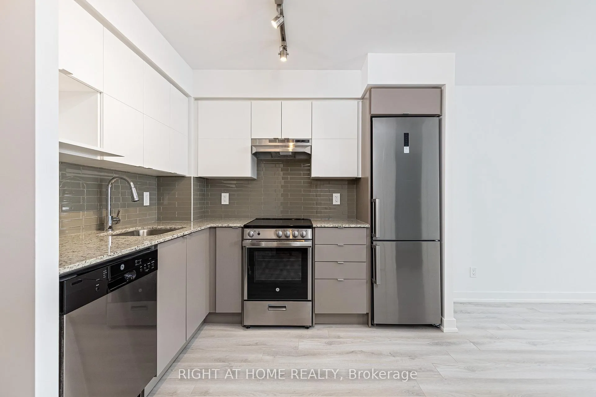 Photo 12 of Unit 325, 120 Varna Drive, Toronto, Englemount-Lawrence — HOMEH