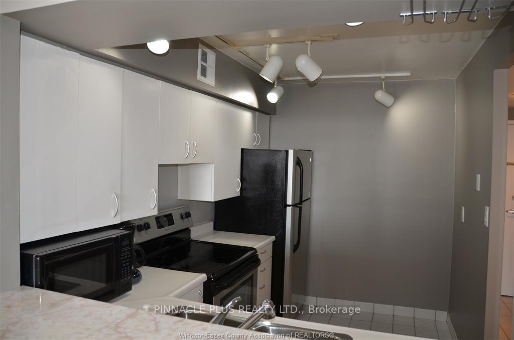 Photo 17 of Unit 1501, 75 Riverside Drive E, Windsor — HOMEH